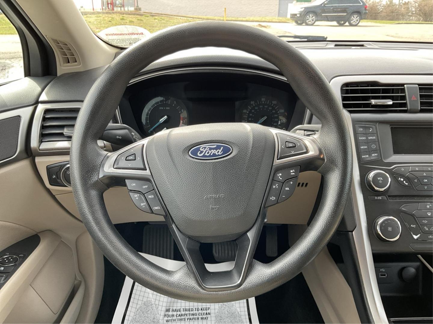 2018 Ford Fusion SE (3FA6P0H79JR) with an Duratec 2.5L I-4 DOHC engine, located at 1230 East Main St, Xenia, OH, 45385, (937) 908-9800, 39.688026, -83.910172 - 2018 Ford Fusion SE - Photo#15