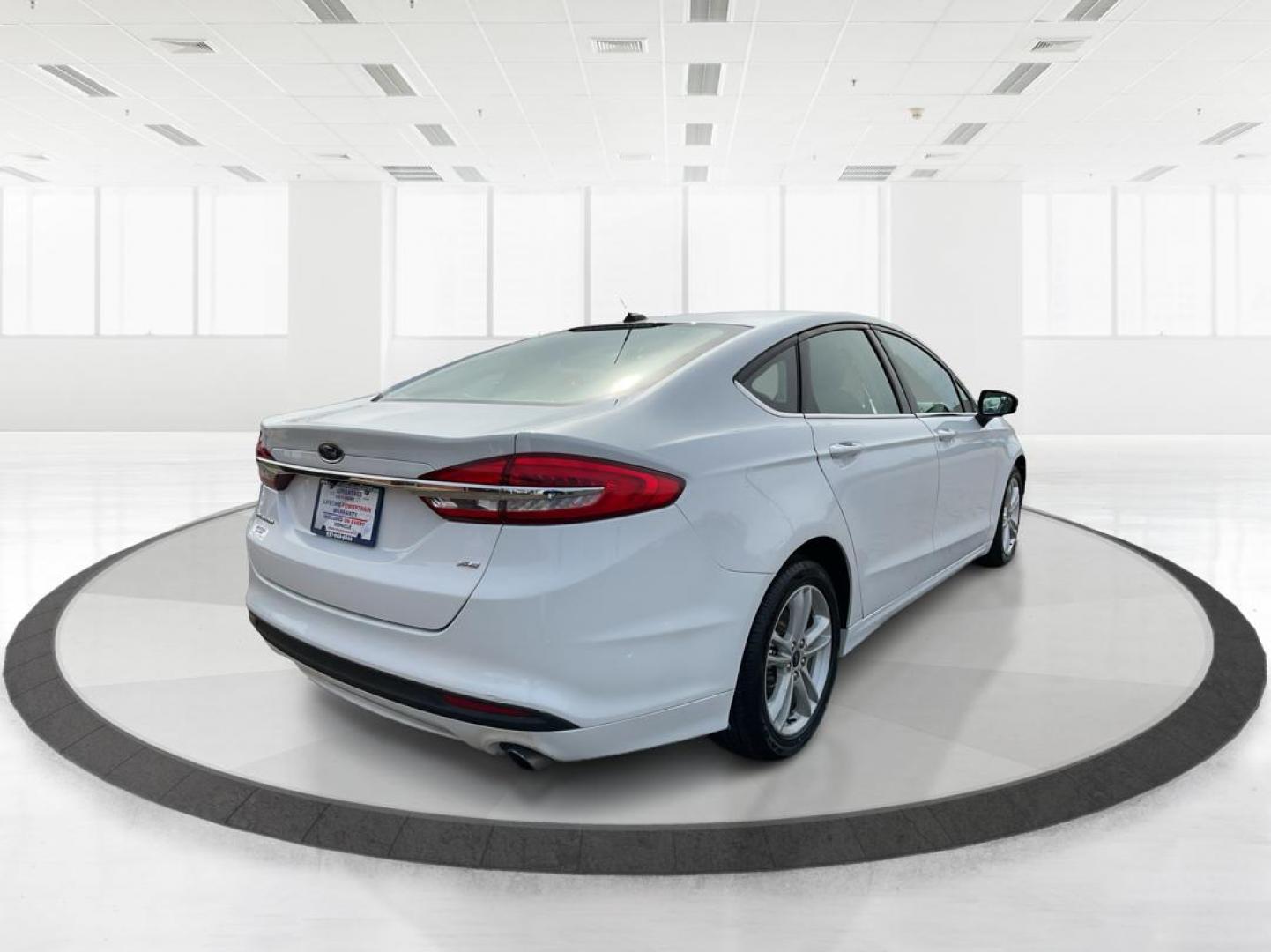 2018 Ford Fusion SE (3FA6P0H79JR) with an Duratec 2.5L I-4 DOHC engine, located at 1230 East Main St, Xenia, OH, 45385, (937) 908-9800, 39.688026, -83.910172 - 2018 Ford Fusion SE - Photo#2