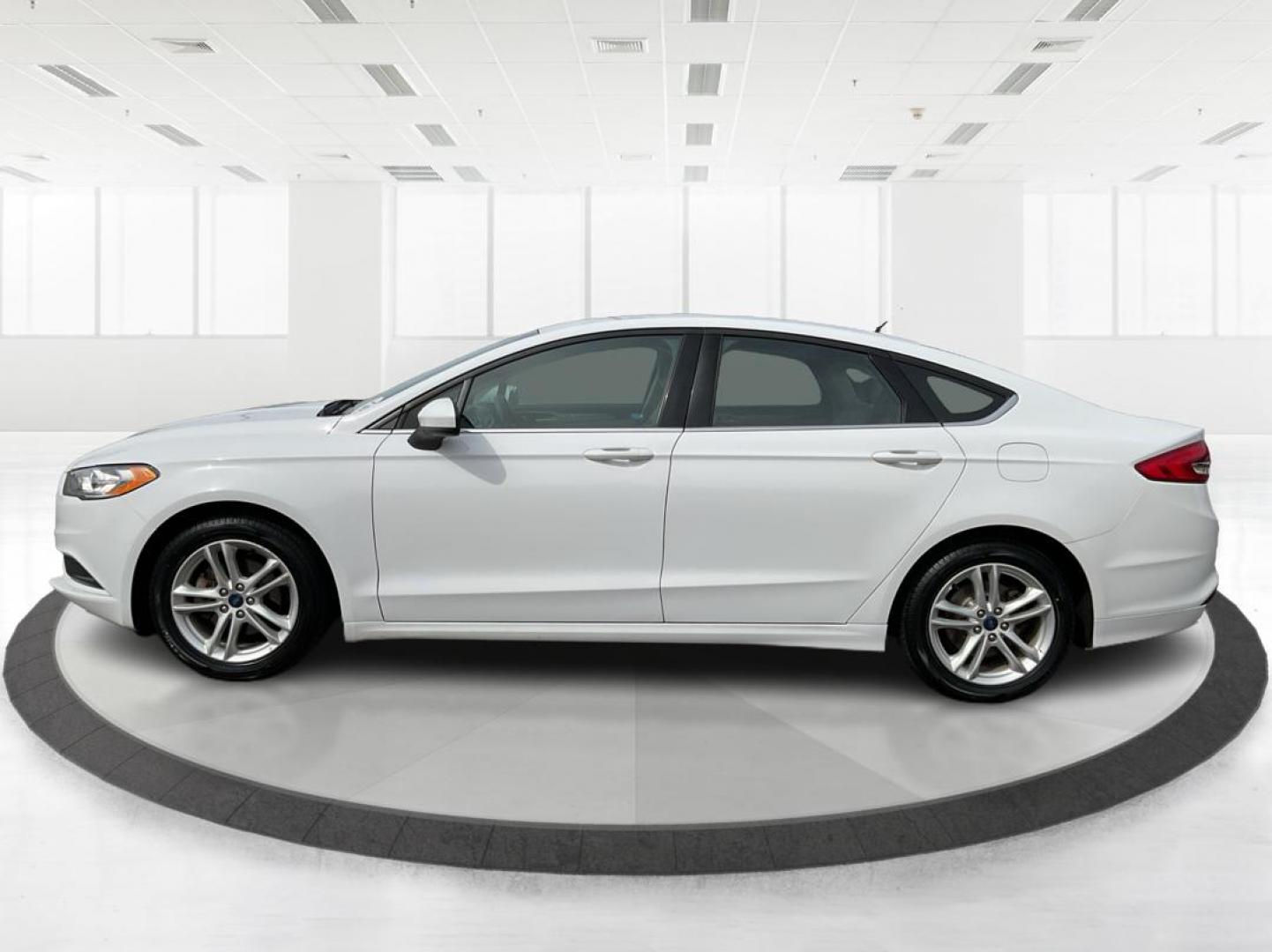 2018 Ford Fusion SE (3FA6P0H79JR) with an Duratec 2.5L I-4 DOHC engine, located at 1230 East Main St, Xenia, OH, 45385, (937) 908-9800, 39.688026, -83.910172 - 2018 Ford Fusion SE - Photo#5