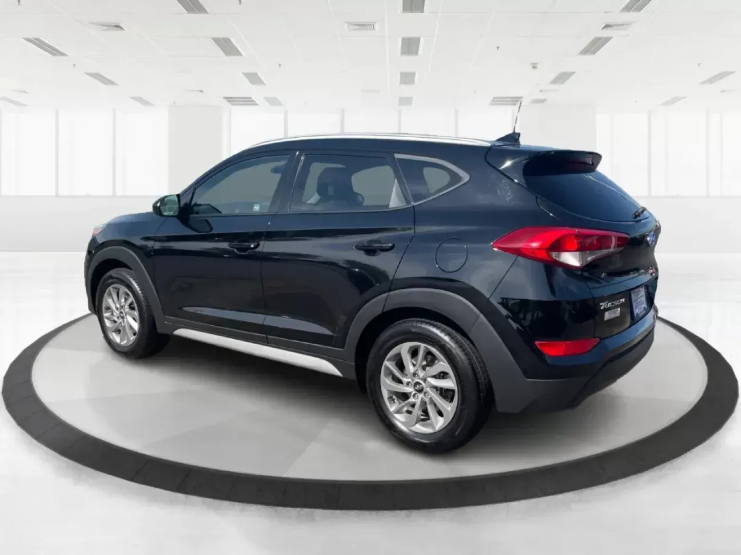 2018 Hyundai Tucson SEL (KM8J3CA41JU) with an Nu 2L I-4 gasoline direct injection engine, located at 8750 N County Rd 25A, Piqua, OH, 45356, (937) 908-9800, 40.164391, -84.232513 - 2018 Hyundai Tucson SEL - Photo#4