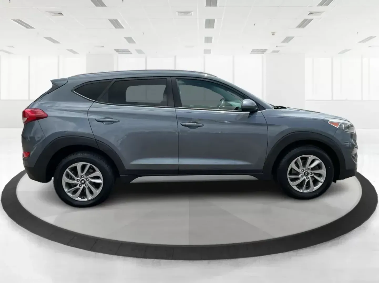 2018 Hyundai Tucson SEL (KM8J3CA44JU) with an Nu 2L I-4 gasoline direct injection engine, located at 1184 Kauffman Ave, Fairborn, OH, 45324, (937) 908-9800, 39.807072, -84.030914 - **Explore Your Next Adventure in the 2018 Hyundai Tucson SEL Perfect for Families and Adventurers Alike!**<br /> <br /> Are you searching for a versatile and stylish SUV that perfectly balances comfort and performance? Look no further! The 2018 Hyundai Tucson SEL is your ticket to unforgettable fam - Photo#1