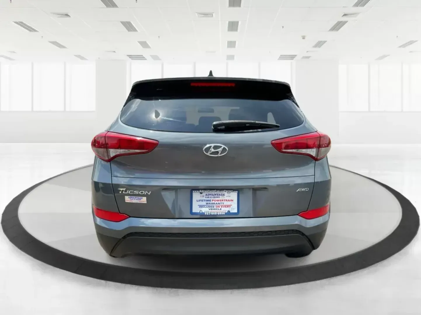 2018 Hyundai Tucson SEL (KM8J3CA44JU) with an Nu 2L I-4 gasoline direct injection engine, located at 1184 Kauffman Ave, Fairborn, OH, 45324, (937) 908-9800, 39.807072, -84.030914 - **Explore Your Next Adventure in the 2018 Hyundai Tucson SEL Perfect for Families and Adventurers Alike!**<br /> <br /> Are you searching for a versatile and stylish SUV that perfectly balances comfort and performance? Look no further! The 2018 Hyundai Tucson SEL is your ticket to unforgettable fam - Photo#3