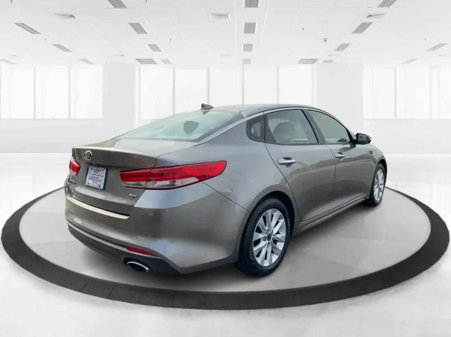 2018 Kia Optima EX (5XXGU4L36JG) with an Theta II 2.4L I-4 gasoline direct injection engine, located at 880 E. National Road, Vandalia, OH, 45377, (937) 908-9800, 39.891918, -84.183594 - 2018 Kia Optima EX - Photo#1