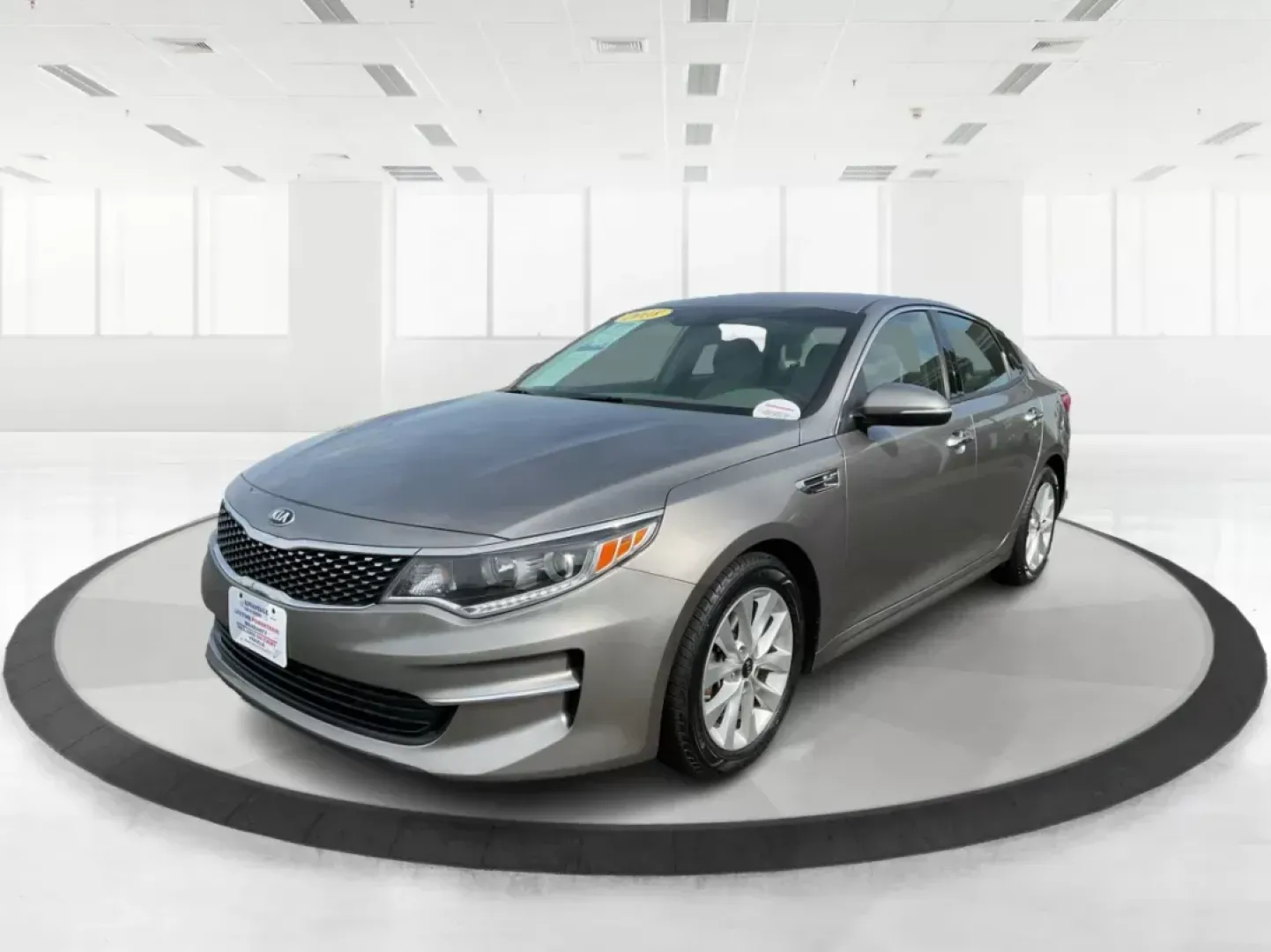 2018 Kia Optima EX (5XXGU4L36JG) with an Theta II 2.4L I-4 gasoline direct injection engine, located at 880 E. National Road, Vandalia, OH, 45377, (937) 908-9800, 39.891918, -84.183594 - 2018 Kia Optima EX - Photo#6
