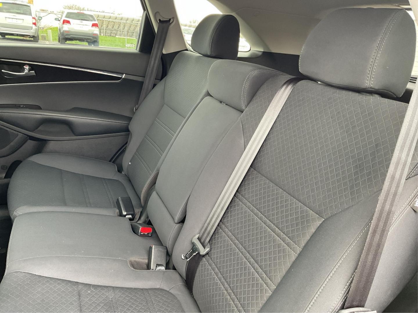 2018 Kia Sorento 2.4L LX (5XYPG4A38JG) with an 2.4L I-4 gasoline direct injection engine, located at 4508 South Dixie Dr, Moraine, OH, 45439, (937) 908-9800, 39.689976, -84.218452 - 2018 Kia Sorento 2.4L LX - Photo#9