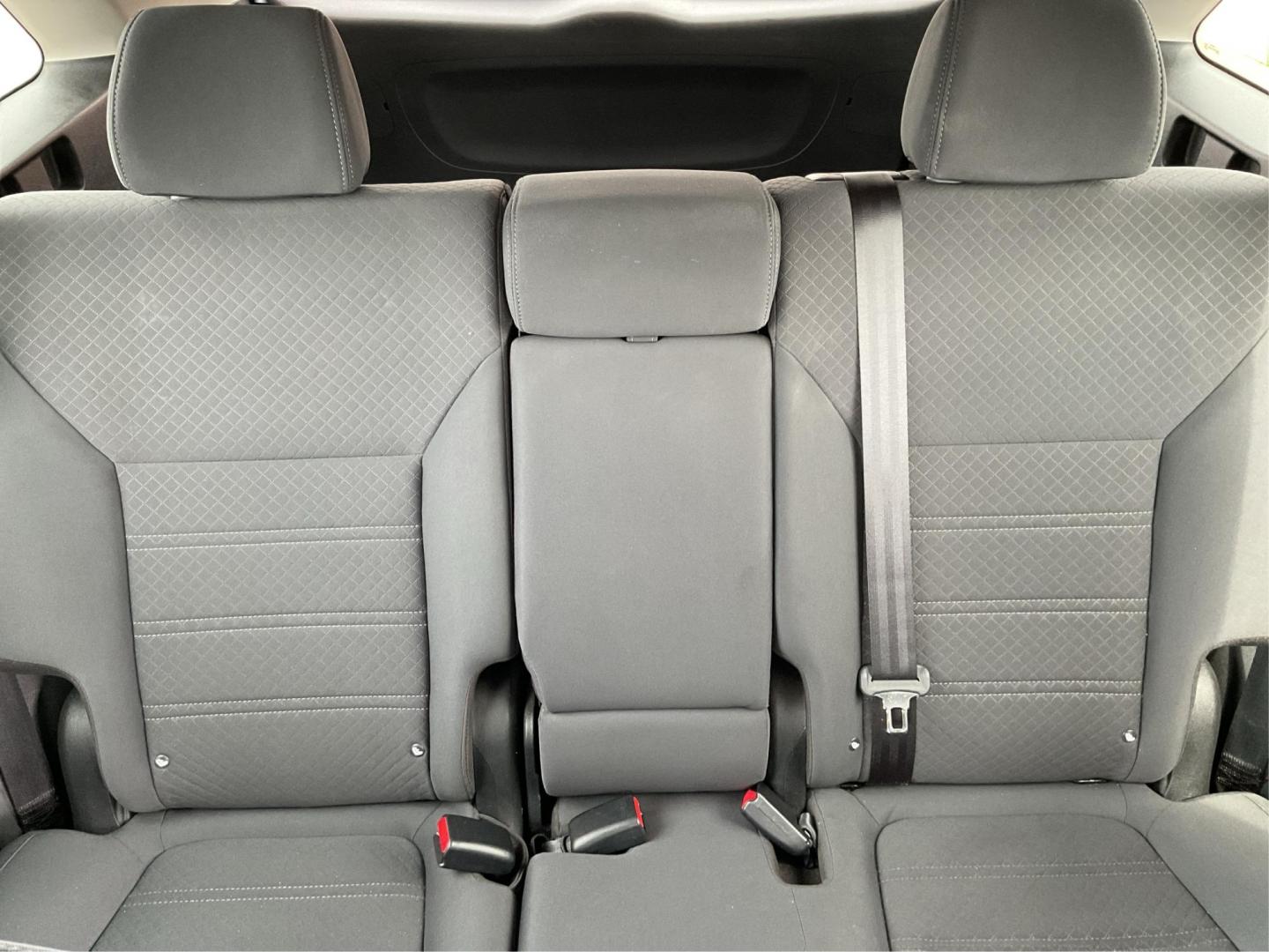 2018 Kia Sorento 2.4L LX (5XYPG4A38JG) with an 2.4L I-4 gasoline direct injection engine, located at 4508 South Dixie Dr, Moraine, OH, 45439, (937) 908-9800, 39.689976, -84.218452 - 2018 Kia Sorento 2.4L LX - Photo#13