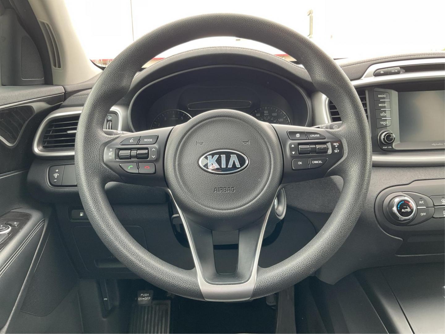 2018 Kia Sorento 2.4L LX (5XYPG4A38JG) with an 2.4L I-4 gasoline direct injection engine, located at 4508 South Dixie Dr, Moraine, OH, 45439, (937) 908-9800, 39.689976, -84.218452 - 2018 Kia Sorento 2.4L LX - Photo#15