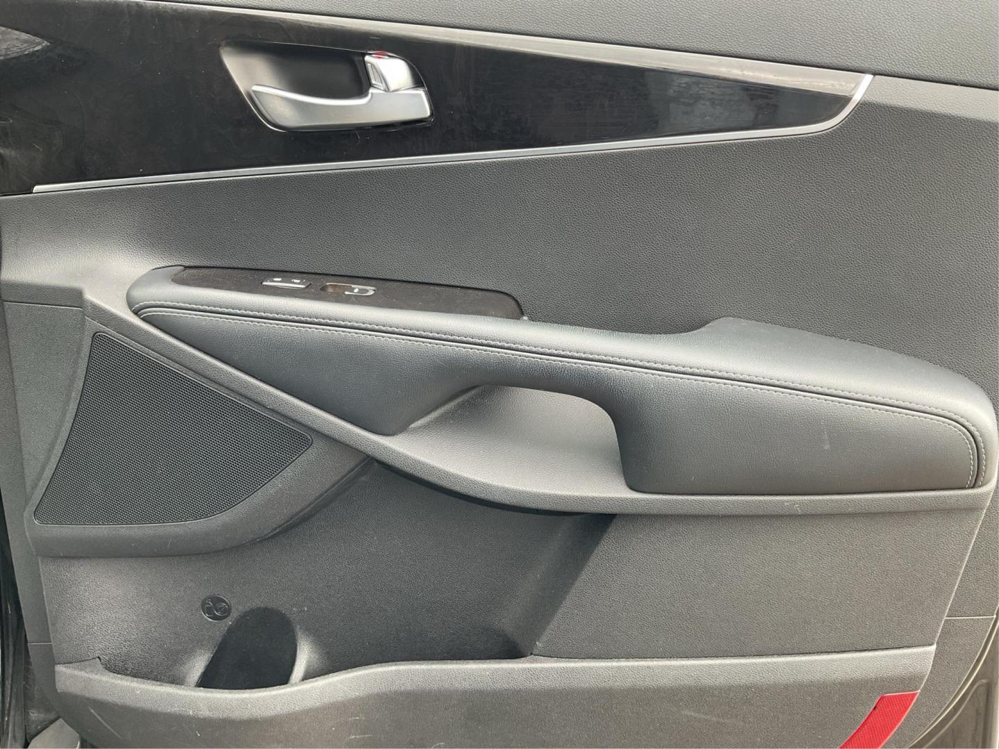2018 Kia Sorento 2.4L LX (5XYPG4A38JG) with an 2.4L I-4 gasoline direct injection engine, located at 4508 South Dixie Dr, Moraine, OH, 45439, (937) 908-9800, 39.689976, -84.218452 - 2018 Kia Sorento 2.4L LX - Photo#17