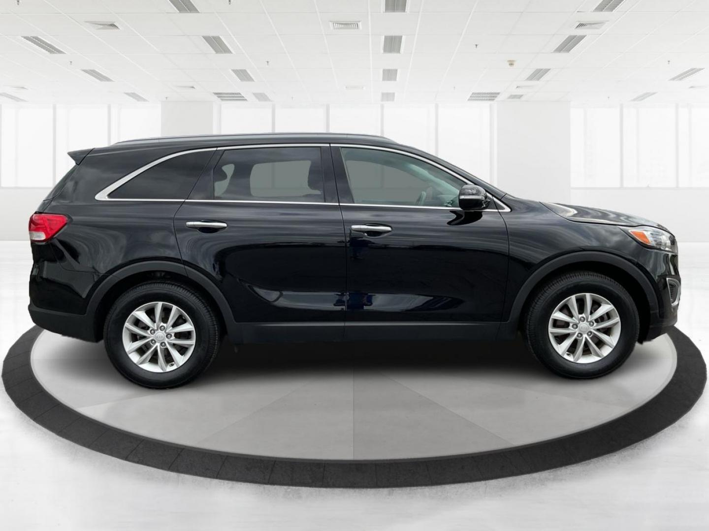 2018 Kia Sorento 2.4L LX (5XYPG4A38JG) with an 2.4L I-4 gasoline direct injection engine, located at 4508 South Dixie Dr, Moraine, OH, 45439, (937) 908-9800, 39.689976, -84.218452 - 2018 Kia Sorento 2.4L LX - Photo#1