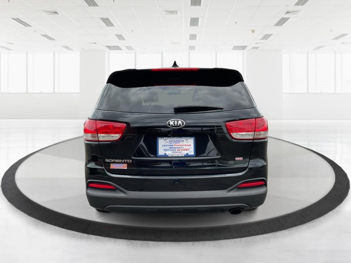 2018 Kia Sorento 2.4L LX (5XYPG4A38JG) with an 2.4L I-4 gasoline direct injection engine, located at 4508 South Dixie Dr, Moraine, OH, 45439, (937) 908-9800, 39.689976, -84.218452 - 2018 Kia Sorento 2.4L LX - Photo#3