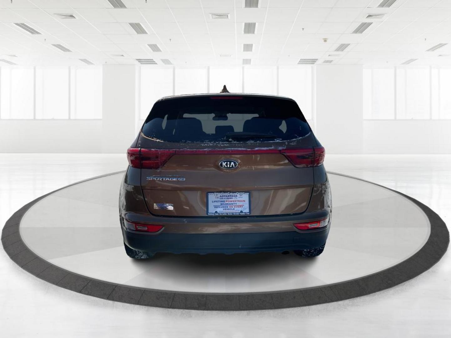 2018 Kia Sportage LX (KNDPM3AC5J7) with an Theta II 2.4L I-4 gasoline direct injection engine, located at 1184 Kauffman Ave, Fairborn, OH, 45324, (937) 908-9800, 39.807072, -84.030914 - 2018 Kia Sportage LX - Photo#3