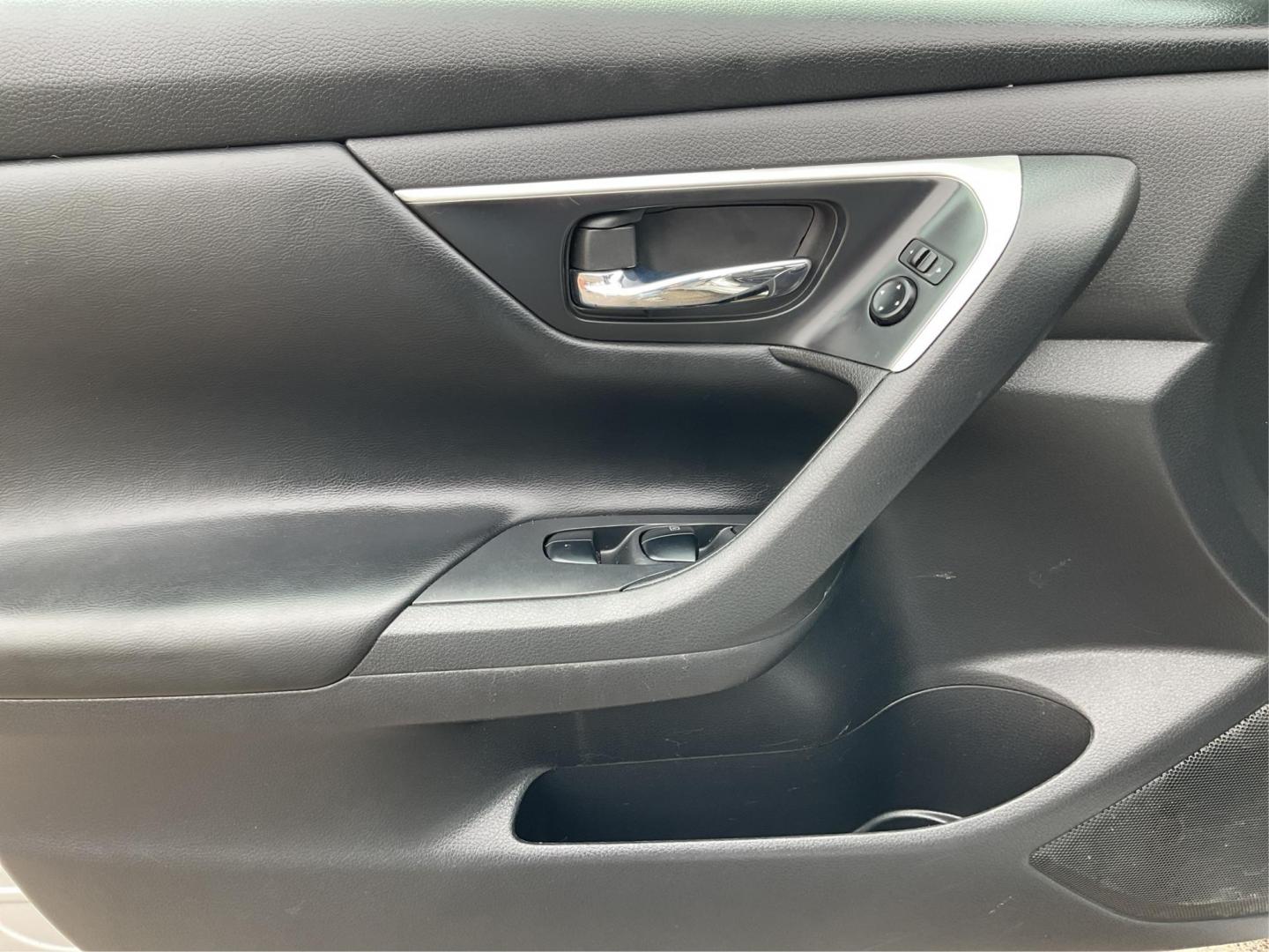 2018 Nissan Altima 2.5 SV (1N4AL3APXJC) with an 2.5L I-4 DOHC engine, located at 880 E. National Road, Vandalia, OH, 45377, (937) 908-9800, 39.891918, -84.183594 - 2018 Nissan Altima 2.5 SV - Photo#18