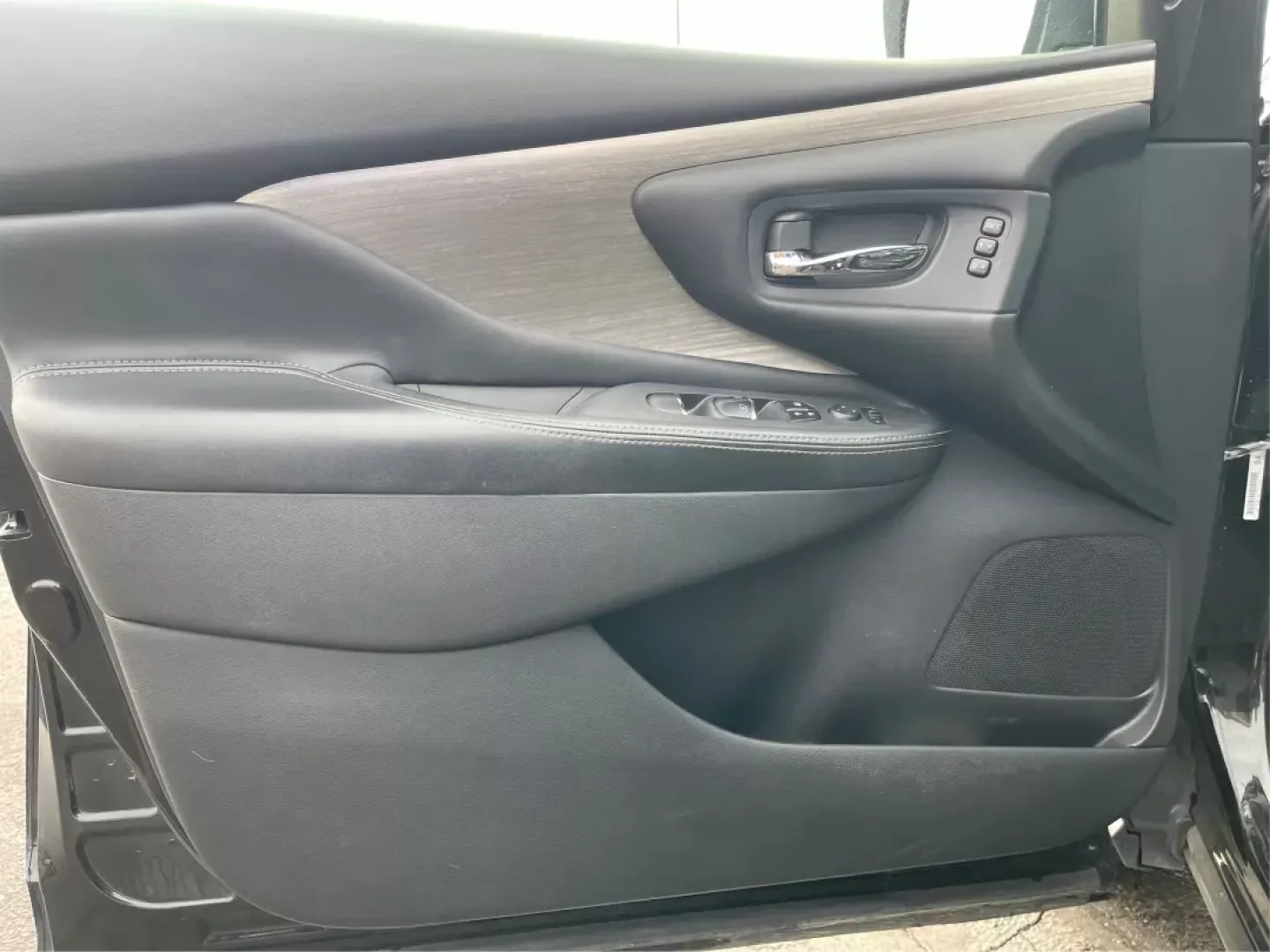 2018 Nissan Murano SL AWD (5N1AZ2MH1JN) with an 3.5L V6 DOHC 24V engine, Continuously Variable Transmission transmission, located at 1230 East Main St, Xenia, OH, 45385, (937) 908-9800, 39.688026, -83.910172 - 2018 Nissan Murano SL AWD - Photo#19