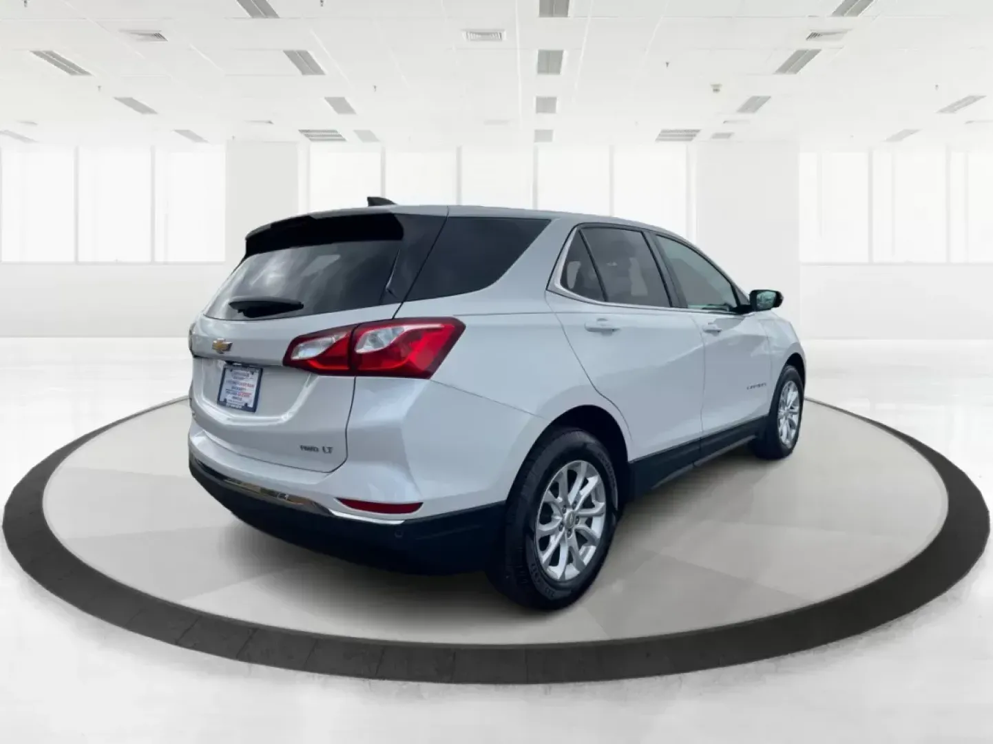 2019 Chevrolet Equinox LT (2GNAXUEV1K6) with an 1.5L I-4 gasoline direct injection engine, located at 4508 South Dixie Dr, Moraine, OH, 45439, (937) 908-9800, 39.689976, -84.218452 - 2019 Chevrolet Equinox LT - Photo#2