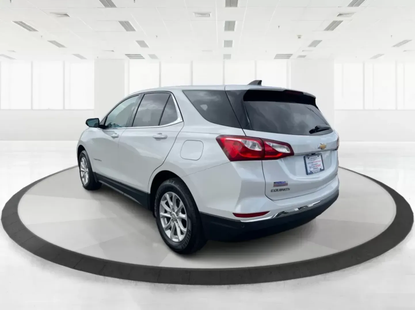 2019 Chevrolet Equinox LT (2GNAXUEV1K6) with an 1.5L I-4 gasoline direct injection engine, located at 4508 South Dixie Dr, Moraine, OH, 45439, (937) 908-9800, 39.689976, -84.218452 - 2019 Chevrolet Equinox LT - Photo#4