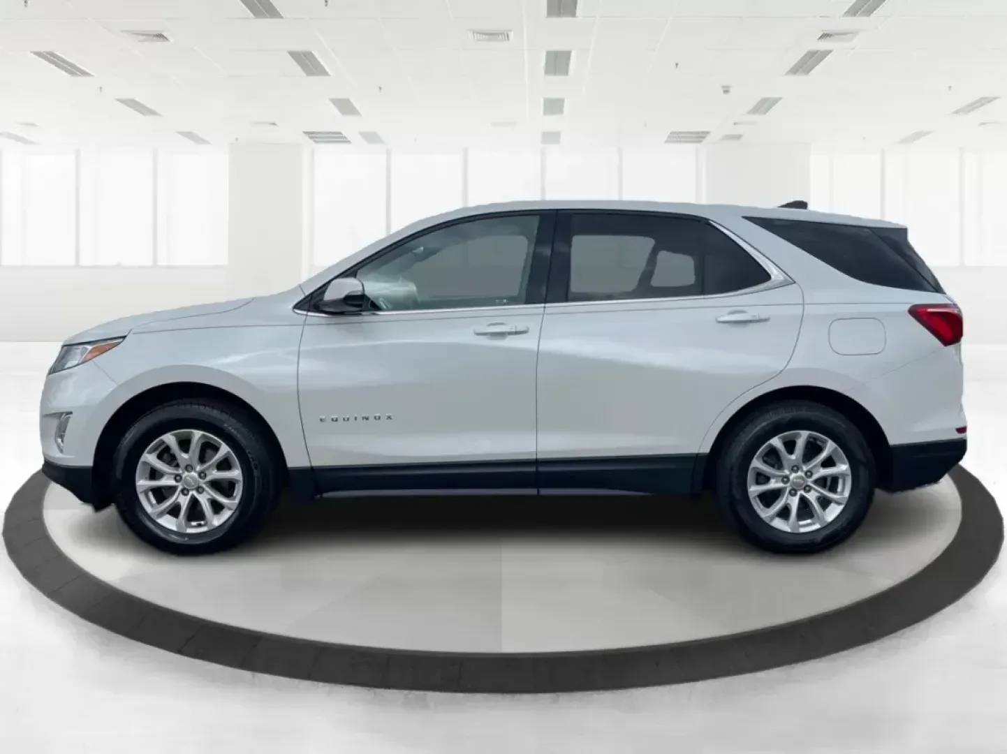 2019 Chevrolet Equinox LT (2GNAXUEV1K6) with an 1.5L I-4 gasoline direct injection engine, located at 4508 South Dixie Dr, Moraine, OH, 45439, (937) 908-9800, 39.689976, -84.218452 - 2019 Chevrolet Equinox LT - Photo#5