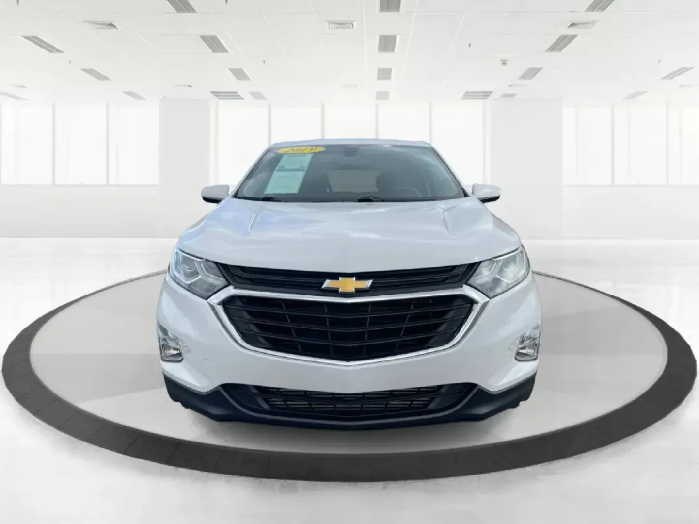 2019 Chevrolet Equinox LT (2GNAXUEV1K6) with an 1.5L I-4 gasoline direct injection engine, located at 4508 South Dixie Dr, Moraine, OH, 45439, (937) 908-9800, 39.689976, -84.218452 - 2019 Chevrolet Equinox LT - Photo#6