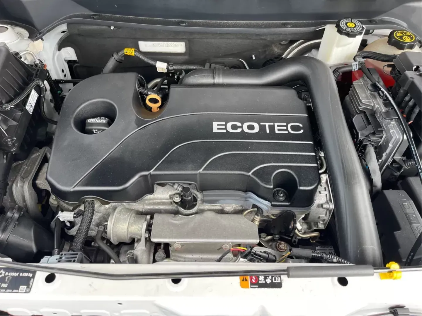 2019 Chevrolet Equinox LT (2GNAXUEV1K6) with an 1.5L I-4 gasoline direct injection engine, located at 4508 South Dixie Dr, Moraine, OH, 45439, (937) 908-9800, 39.689976, -84.218452 - 2019 Chevrolet Equinox LT - Photo#10