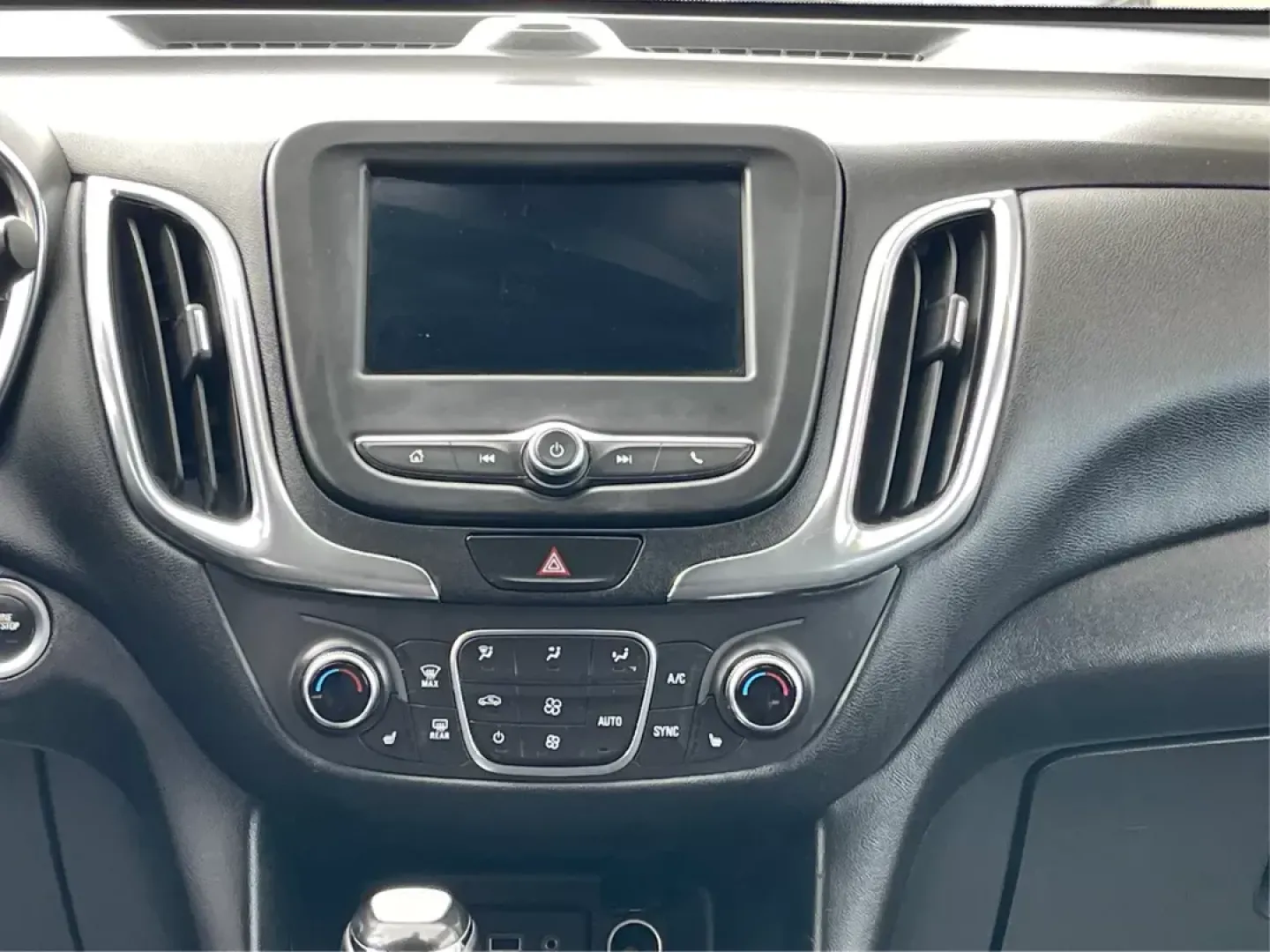 2019 Chevrolet Equinox LT (2GNAXUEV1K6) with an 1.5L I-4 gasoline direct injection engine, located at 4508 South Dixie Dr, Moraine, OH, 45439, (937) 908-9800, 39.689976, -84.218452 - 2019 Chevrolet Equinox LT - Photo#12