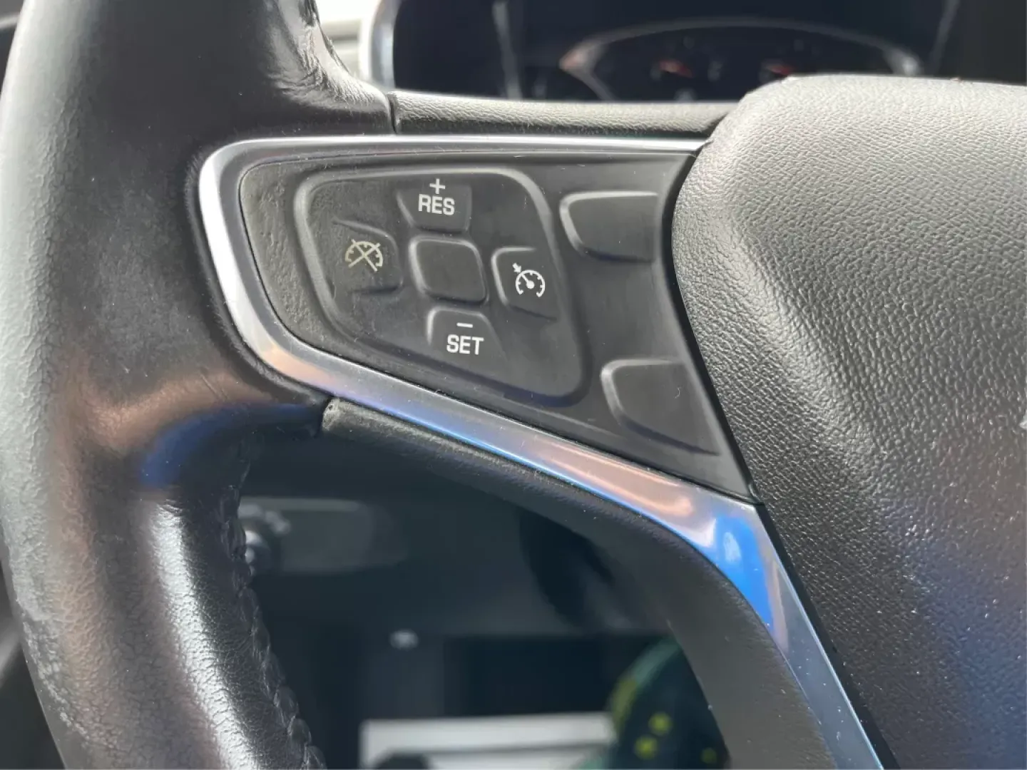 2019 Chevrolet Equinox LT (2GNAXUEV1K6) with an 1.5L I-4 gasoline direct injection engine, located at 4508 South Dixie Dr, Moraine, OH, 45439, (937) 908-9800, 39.689976, -84.218452 - 2019 Chevrolet Equinox LT - Photo#15
