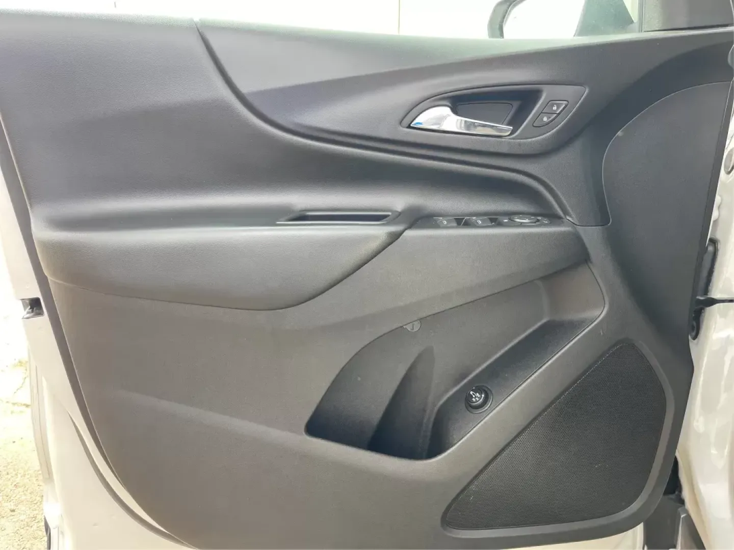 2019 Chevrolet Equinox LT (2GNAXUEV1K6) with an 1.5L I-4 gasoline direct injection engine, located at 4508 South Dixie Dr, Moraine, OH, 45439, (937) 908-9800, 39.689976, -84.218452 - 2019 Chevrolet Equinox LT - Photo#18