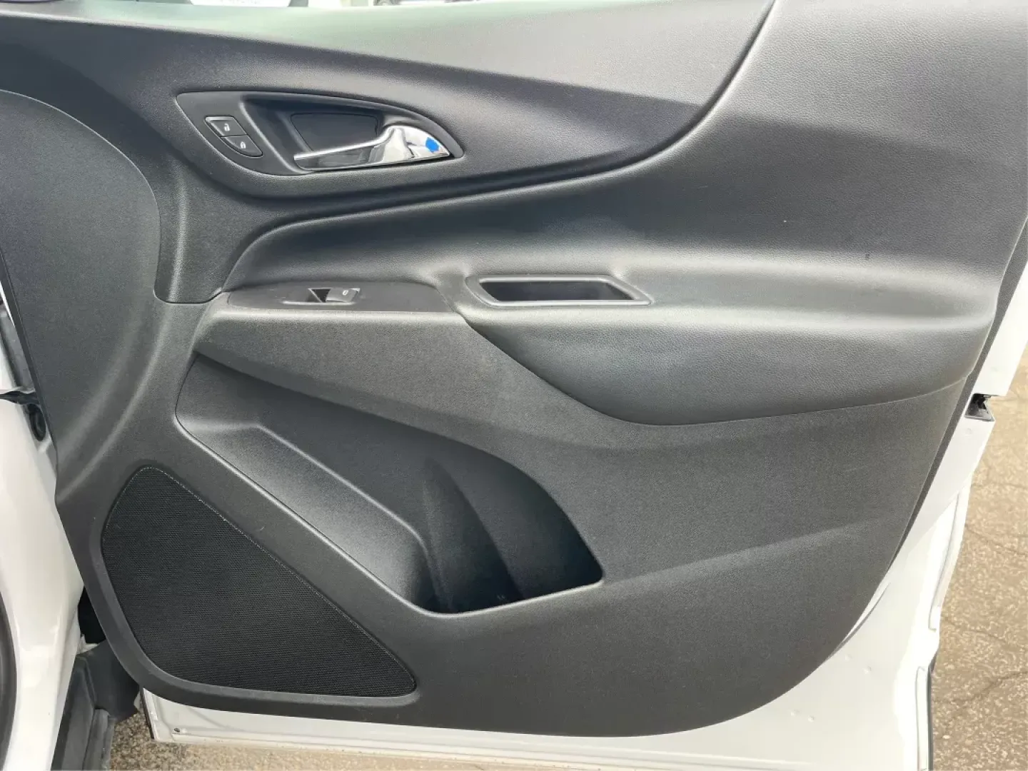 2019 Chevrolet Equinox LT (2GNAXUEV1K6) with an 1.5L I-4 gasoline direct injection engine, located at 4508 South Dixie Dr, Moraine, OH, 45439, (937) 908-9800, 39.689976, -84.218452 - 2019 Chevrolet Equinox LT - Photo#19