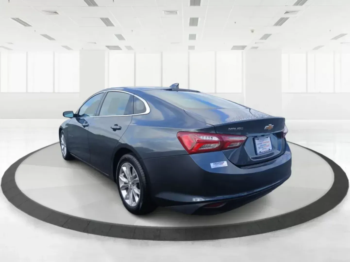 2019 Chevrolet Malibu LT (1G1ZD5ST2KF) with an 1.5L L4 DOHC 16V engine, 6-Speed Automatic transmission, located at 1099 N County Rd 25A , Troy, OH, 45373, (937) 908-9800, 40.057079, -84.212883 - **Experience the Perfect Blend of Style and Comfort with the 2019 Chevrolet Malibu LT at Advantage Car and Credit!**<br /> <br /> Imagine cruising through Fairborn, OH, in a sophisticated sedan that not only complements your lifestyle but also offers reliability and performance. The 2019 Chevrolet M - Photo#5
