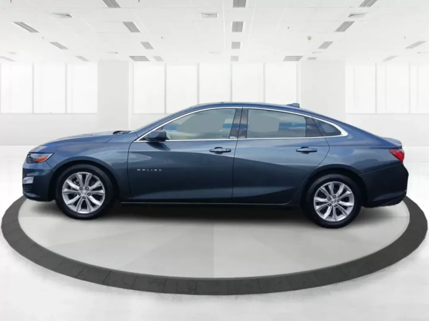 2019 Chevrolet Malibu LT (1G1ZD5ST2KF) with an 1.5L L4 DOHC 16V engine, 6-Speed Automatic transmission, located at 1099 N County Rd 25A , Troy, OH, 45373, (937) 908-9800, 40.057079, -84.212883 - **Experience the Perfect Blend of Style and Comfort with the 2019 Chevrolet Malibu LT at Advantage Car and Credit!**<br /> <br /> Imagine cruising through Fairborn, OH, in a sophisticated sedan that not only complements your lifestyle but also offers reliability and performance. The 2019 Chevrolet M - Photo#6