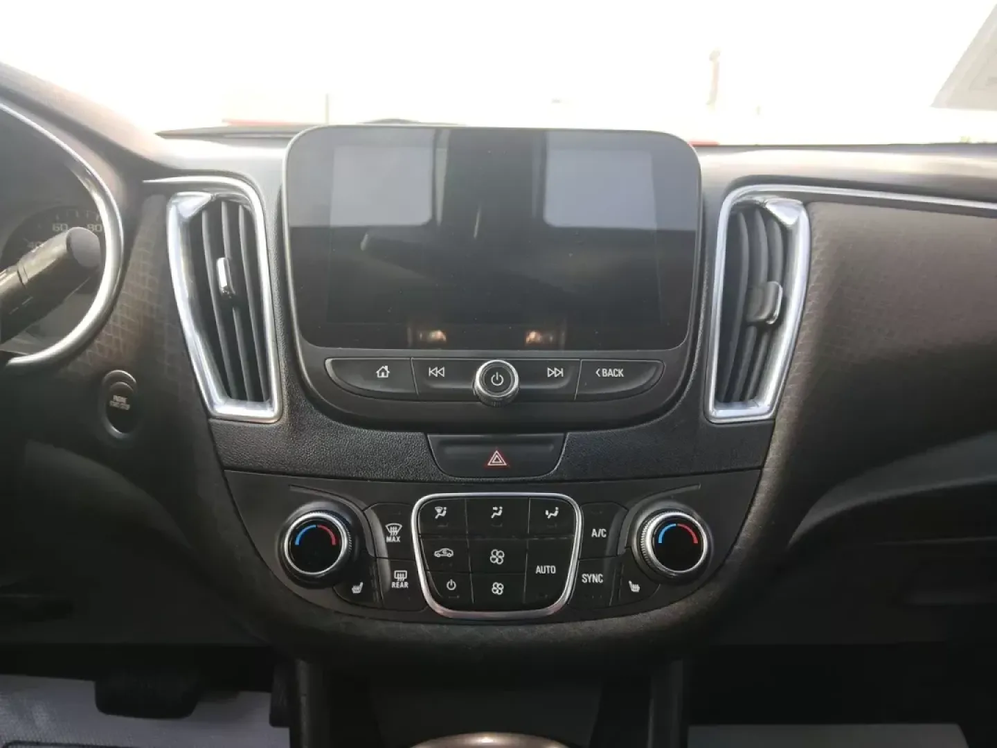 2019 Chevrolet Malibu LT (1G1ZD5ST2KF) with an 1.5L L4 DOHC 16V engine, 6-Speed Automatic transmission, located at 1099 N County Rd 25A , Troy, OH, 45373, (937) 908-9800, 40.057079, -84.212883 - **Experience the Perfect Blend of Style and Comfort with the 2019 Chevrolet Malibu LT at Advantage Car and Credit!**<br /> <br /> Imagine cruising through Fairborn, OH, in a sophisticated sedan that not only complements your lifestyle but also offers reliability and performance. The 2019 Chevrolet M - Photo#13