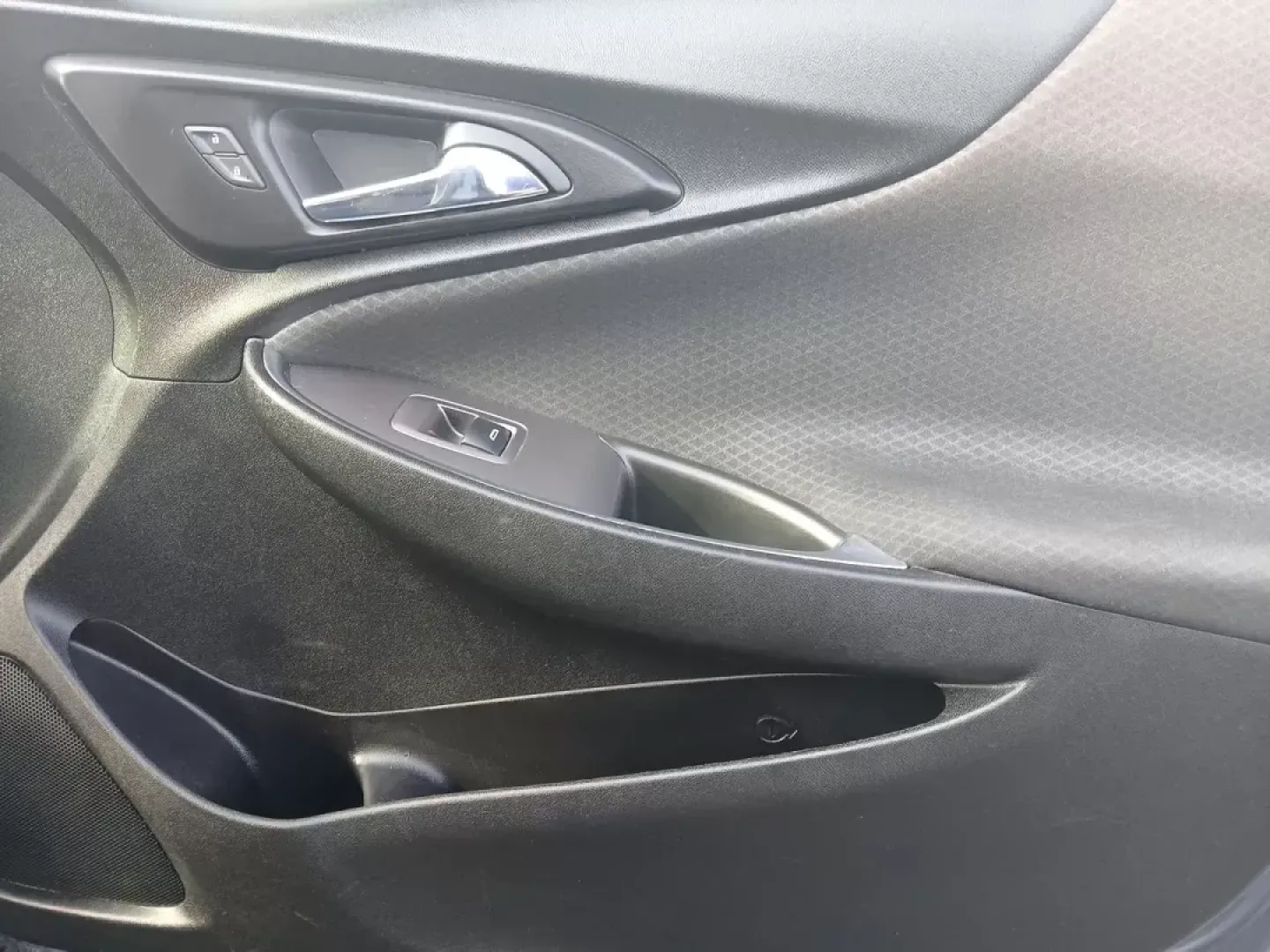 2019 Chevrolet Malibu LT (1G1ZD5ST2KF) with an 1.5L L4 DOHC 16V engine, 6-Speed Automatic transmission, located at 1099 N County Rd 25A , Troy, OH, 45373, (937) 908-9800, 40.057079, -84.212883 - **Experience the Perfect Blend of Style and Comfort with the 2019 Chevrolet Malibu LT at Advantage Car and Credit!**<br /> <br /> Imagine cruising through Fairborn, OH, in a sophisticated sedan that not only complements your lifestyle but also offers reliability and performance. The 2019 Chevrolet M - Photo#20