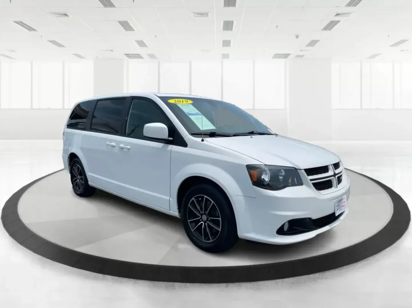 2019 Dodge Grand Caravan GT (2C4RDGEG7KR) with an Pentastar 3.6L V-6 DOHC engine, located at 1230 East Main St, Xenia, OH, 45385, (937) 908-9800, 39.688026, -83.910172 - ### Discover the 2019 Dodge Grand Caravan GT Perfect for Family Adventures!<br /> <br /> Looking for a reliable and spacious vehicle that's perfect for family outings, weekend getaways, and daily commuting? Look no further than the **2019 Dodge Grand Caravan GT**! This versatile passenger van blend - Photo#0