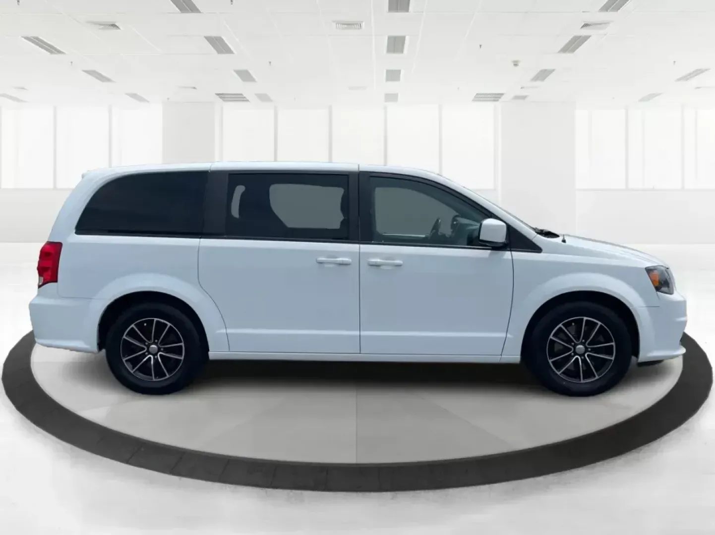 2019 Dodge Grand Caravan GT (2C4RDGEG7KR) with an Pentastar 3.6L V-6 DOHC engine, located at 1230 East Main St, Xenia, OH, 45385, (937) 908-9800, 39.688026, -83.910172 - ### Discover the 2019 Dodge Grand Caravan GT Perfect for Family Adventures!<br /> <br /> Looking for a reliable and spacious vehicle that's perfect for family outings, weekend getaways, and daily commuting? Look no further than the **2019 Dodge Grand Caravan GT**! This versatile passenger van blend - Photo#1