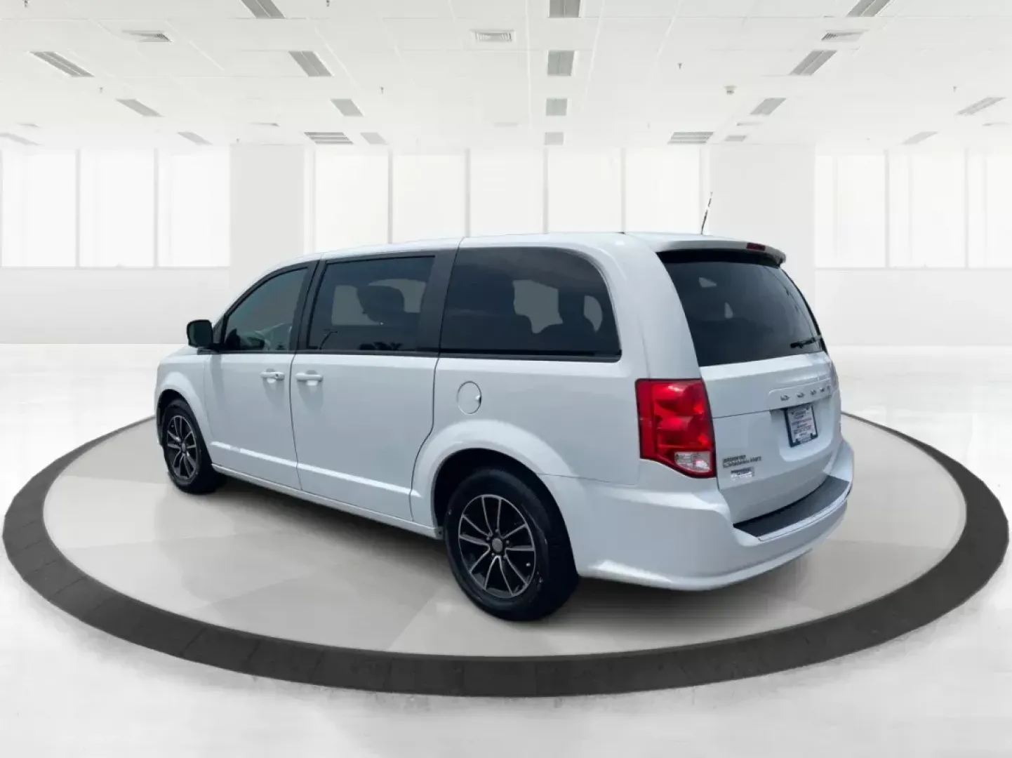 2019 Dodge Grand Caravan GT (2C4RDGEG7KR) with an Pentastar 3.6L V-6 DOHC engine, located at 1230 East Main St, Xenia, OH, 45385, (937) 908-9800, 39.688026, -83.910172 - ### Discover the 2019 Dodge Grand Caravan GT Perfect for Family Adventures!<br /> <br /> Looking for a reliable and spacious vehicle that's perfect for family outings, weekend getaways, and daily commuting? Look no further than the **2019 Dodge Grand Caravan GT**! This versatile passenger van blend - Photo#4