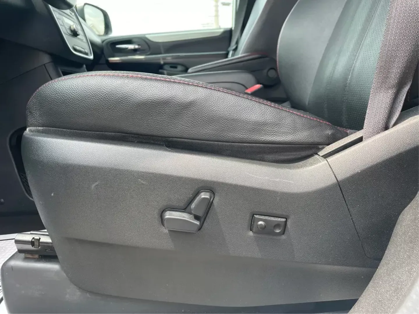 2019 Dodge Grand Caravan GT (2C4RDGEG7KR) with an Pentastar 3.6L V-6 DOHC engine, located at 1230 East Main St, Xenia, OH, 45385, (937) 908-9800, 39.688026, -83.910172 - ### Discover the 2019 Dodge Grand Caravan GT Perfect for Family Adventures!<br /> <br /> Looking for a reliable and spacious vehicle that's perfect for family outings, weekend getaways, and daily commuting? Look no further than the **2019 Dodge Grand Caravan GT**! This versatile passenger van blend - Photo#17