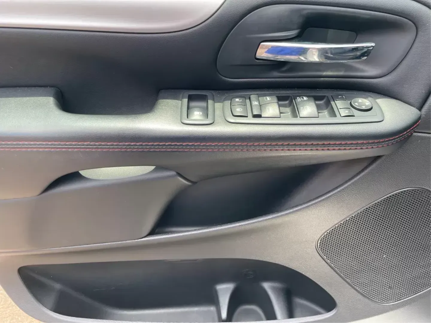 2019 Dodge Grand Caravan GT (2C4RDGEG7KR) with an Pentastar 3.6L V-6 DOHC engine, located at 1230 East Main St, Xenia, OH, 45385, (937) 908-9800, 39.688026, -83.910172 - ### Discover the 2019 Dodge Grand Caravan GT Perfect for Family Adventures!<br /> <br /> Looking for a reliable and spacious vehicle that's perfect for family outings, weekend getaways, and daily commuting? Look no further than the **2019 Dodge Grand Caravan GT**! This versatile passenger van blend - Photo#18