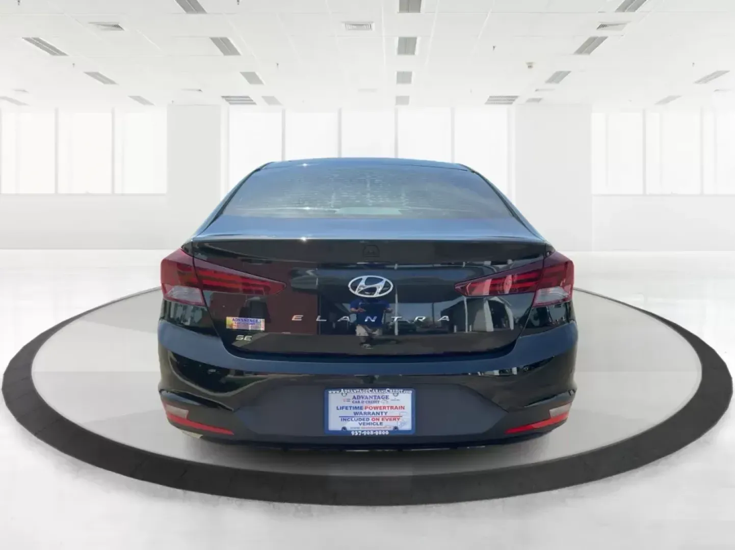 2019 Hyundai Elantra SE (5NPD74LF7KH) with an Nu 2L I-4 DOHC engine, located at 401 Woodman Dr, Riverside, OH, 45431, (937) 908-9800, 39.760899, -84.123421 - 2019 Hyundai Elantra SE - Photo#3