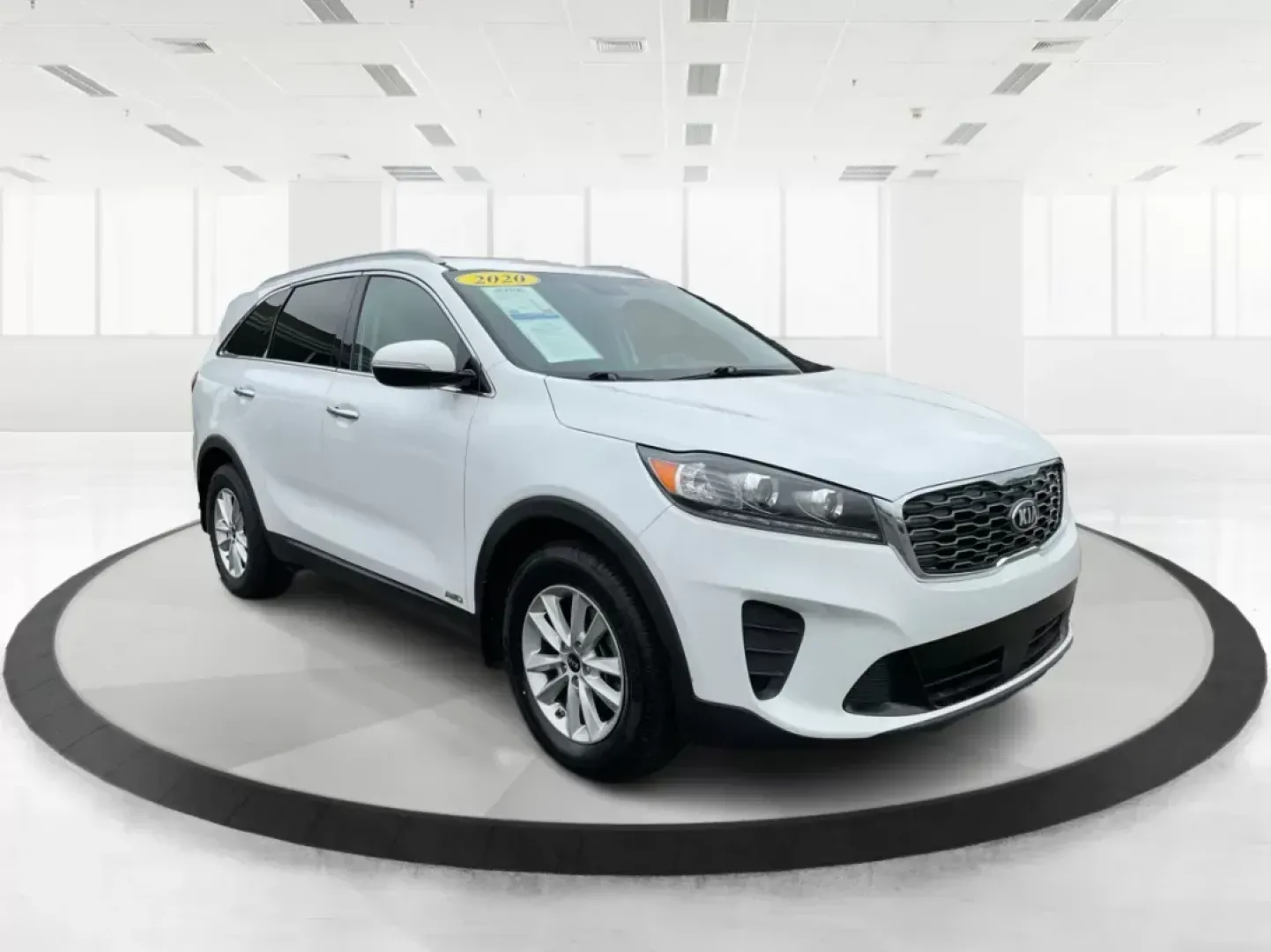2020 Kia Sorento 2.4L LX (5XYPGDA38LG) with an 2.4L I-4 gasoline direct injection engine, located at 4508 South Dixie Dr, Moraine, OH, 45439, (937) 908-9800, 39.689976, -84.218452 - **Discover Your Next Adventure with the 2020 Kia Sorento at Advantage Car and Credit!**<br /> <br /> Are you ready to elevate your family outings or embark on thrilling weekend adventures? Look no further than this stunning 2020 Kia Sorento, now available at **Advantage Car and Credit** in Fairborn, - Photo#0