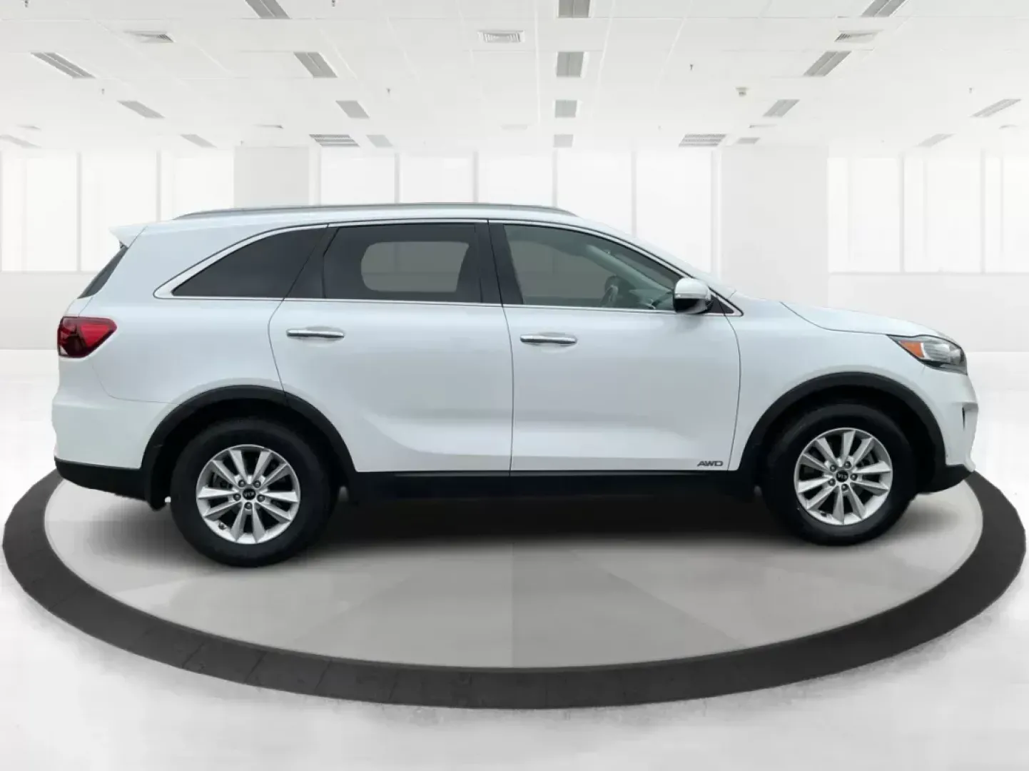 2020 Kia Sorento 2.4L LX (5XYPGDA38LG) with an 2.4L I-4 gasoline direct injection engine, located at 4508 South Dixie Dr, Moraine, OH, 45439, (937) 908-9800, 39.689976, -84.218452 - **Discover Your Next Adventure with the 2020 Kia Sorento at Advantage Car and Credit!**<br /> <br /> Are you ready to elevate your family outings or embark on thrilling weekend adventures? Look no further than this stunning 2020 Kia Sorento, now available at **Advantage Car and Credit** in Fairborn, - Photo#1