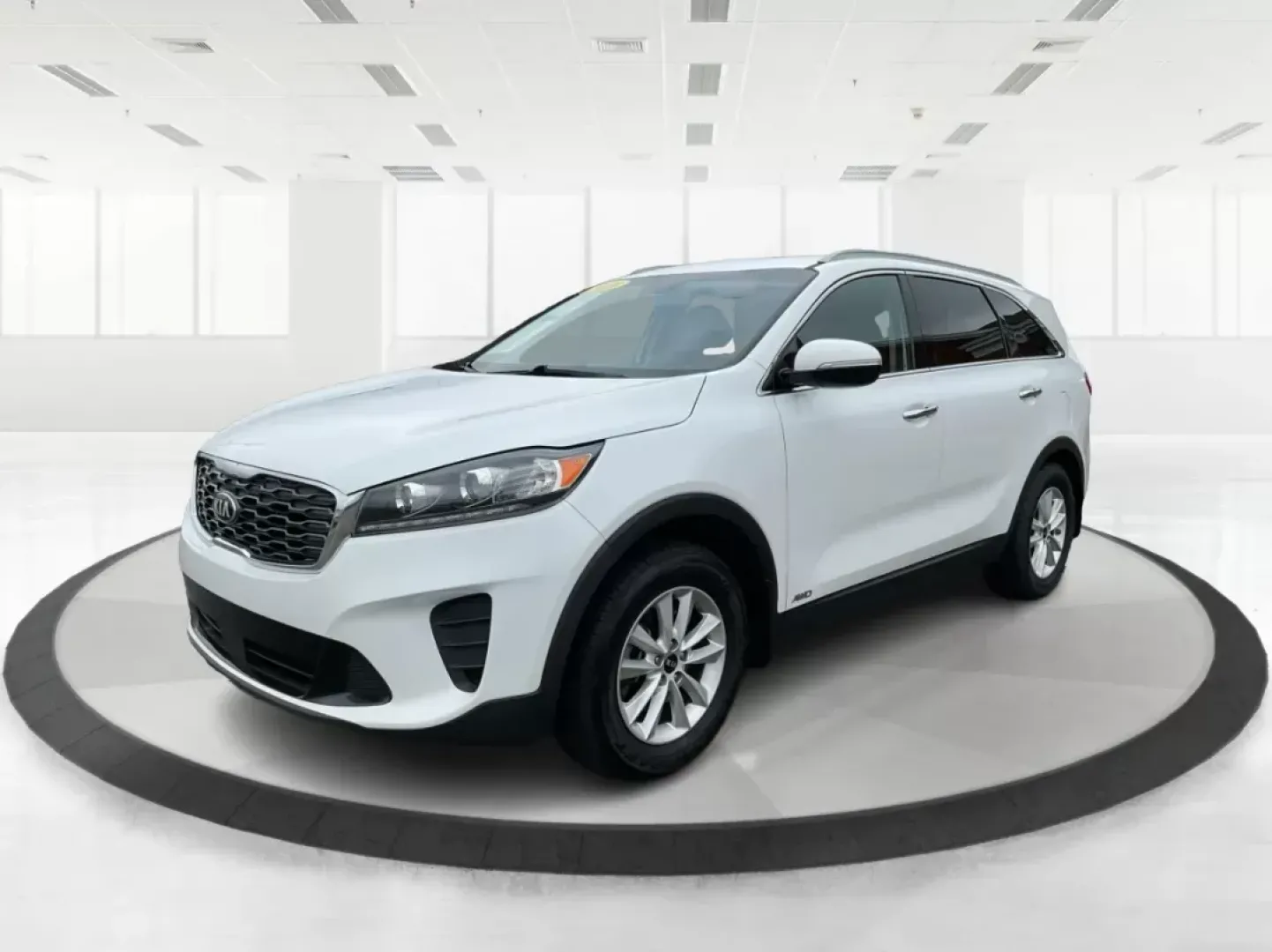 2020 Kia Sorento 2.4L LX (5XYPGDA38LG) with an 2.4L I-4 gasoline direct injection engine, located at 4508 South Dixie Dr, Moraine, OH, 45439, (937) 908-9800, 39.689976, -84.218452 - **Discover Your Next Adventure with the 2020 Kia Sorento at Advantage Car and Credit!**<br /> <br /> Are you ready to elevate your family outings or embark on thrilling weekend adventures? Look no further than this stunning 2020 Kia Sorento, now available at **Advantage Car and Credit** in Fairborn, - Photo#6