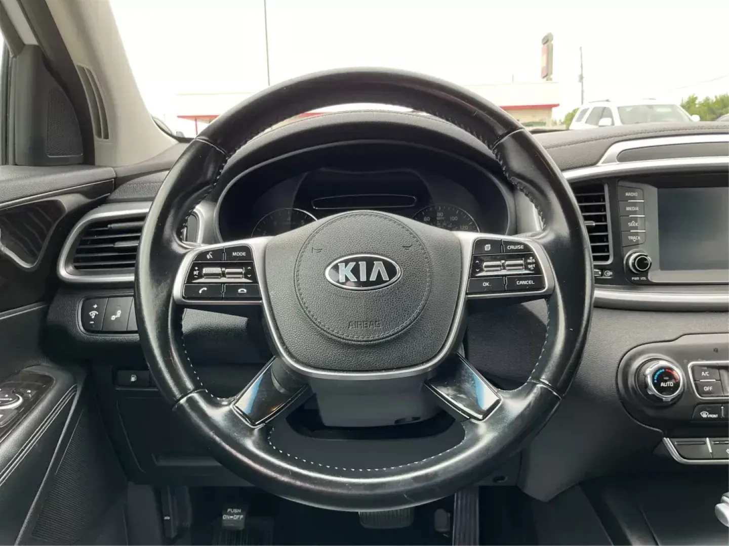 2020 Kia Sorento 2.4L LX (5XYPGDA38LG) with an 2.4L I-4 gasoline direct injection engine, located at 4508 South Dixie Dr, Moraine, OH, 45439, (937) 908-9800, 39.689976, -84.218452 - **Discover Your Next Adventure with the 2020 Kia Sorento at Advantage Car and Credit!**<br /> <br /> Are you ready to elevate your family outings or embark on thrilling weekend adventures? Look no further than this stunning 2020 Kia Sorento, now available at **Advantage Car and Credit** in Fairborn, - Photo#14