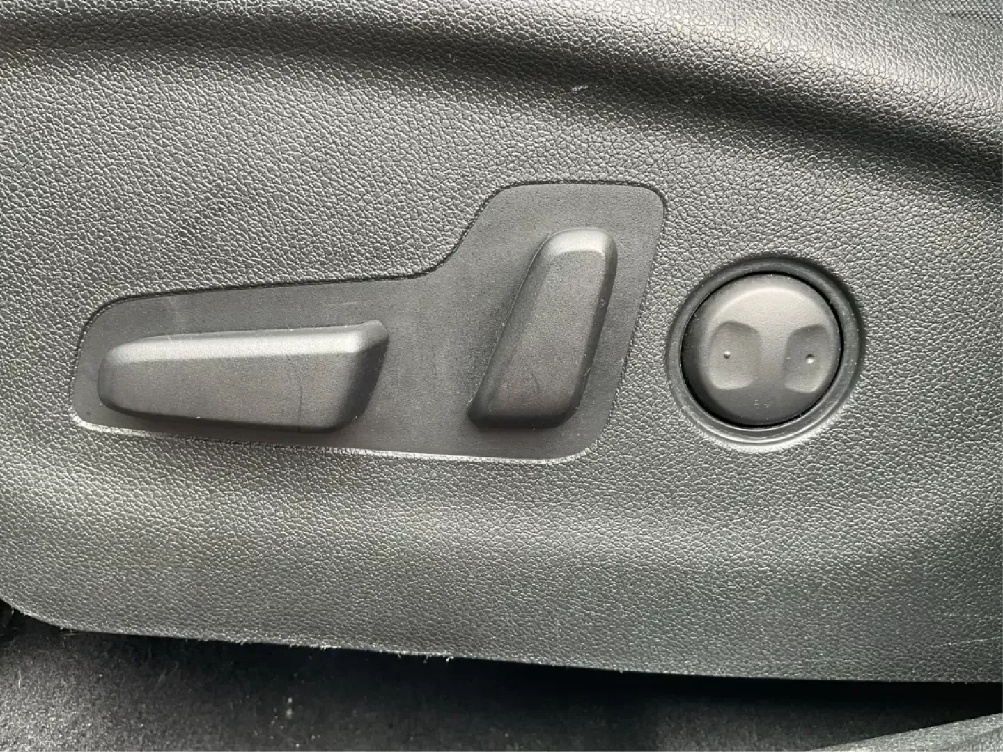 2020 Kia Sorento 2.4L LX (5XYPGDA38LG) with an 2.4L I-4 gasoline direct injection engine, located at 4508 South Dixie Dr, Moraine, OH, 45439, (937) 908-9800, 39.689976, -84.218452 - **Discover Your Next Adventure with the 2020 Kia Sorento at Advantage Car and Credit!**<br /> <br /> Are you ready to elevate your family outings or embark on thrilling weekend adventures? Look no further than this stunning 2020 Kia Sorento, now available at **Advantage Car and Credit** in Fairborn, - Photo#15