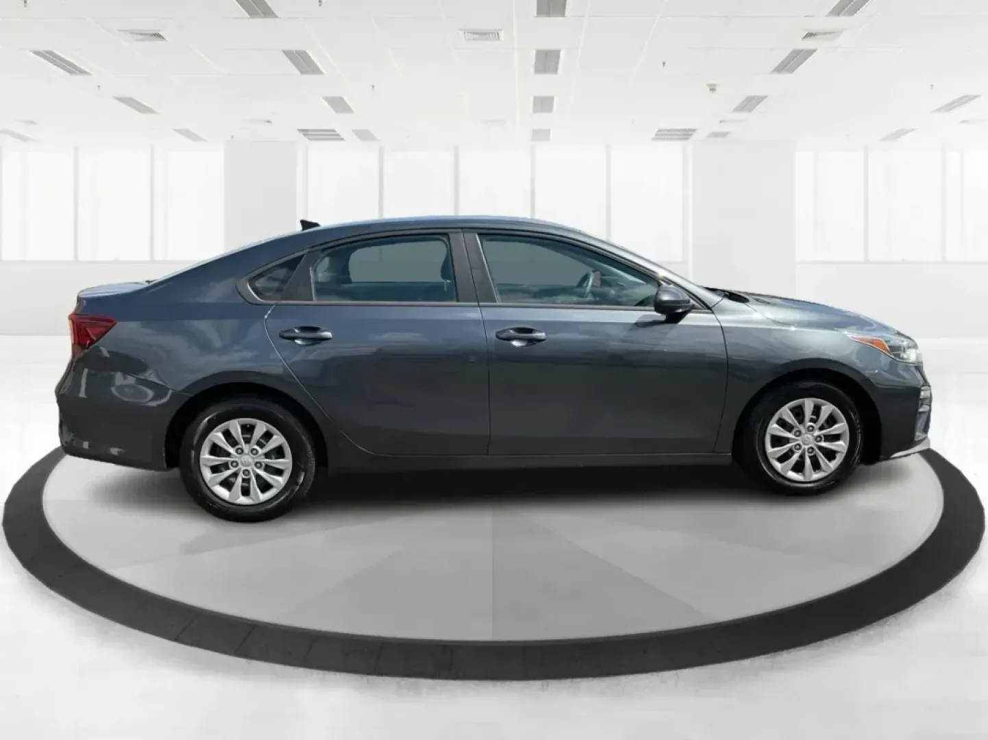2021 Kia Forte FE (3KPF24AD5ME) with an 2L I-4 DOHC engine, located at 1184 Kauffman Ave, Fairborn, OH, 45324, (937) 908-9800, 39.807072, -84.030914 - 2021 Kia Forte FE - Photo#1