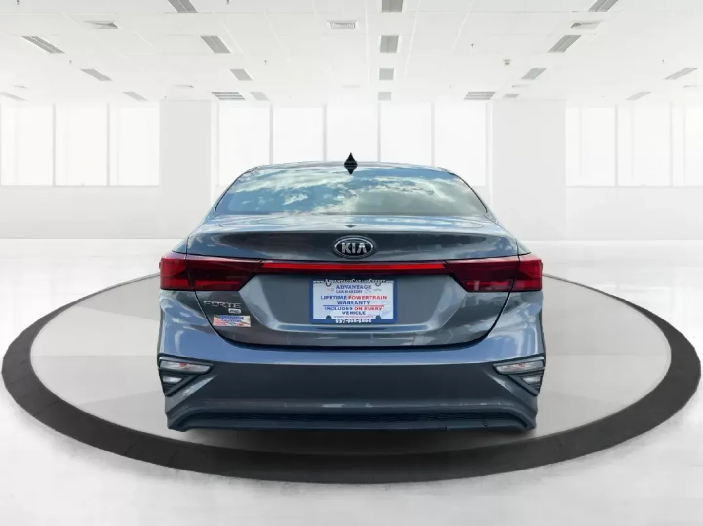 2021 Kia Forte FE (3KPF24AD5ME) with an 2L I-4 DOHC engine, located at 1184 Kauffman Ave, Fairborn, OH, 45324, (937) 908-9800, 39.807072, -84.030914 - 2021 Kia Forte FE - Photo#3