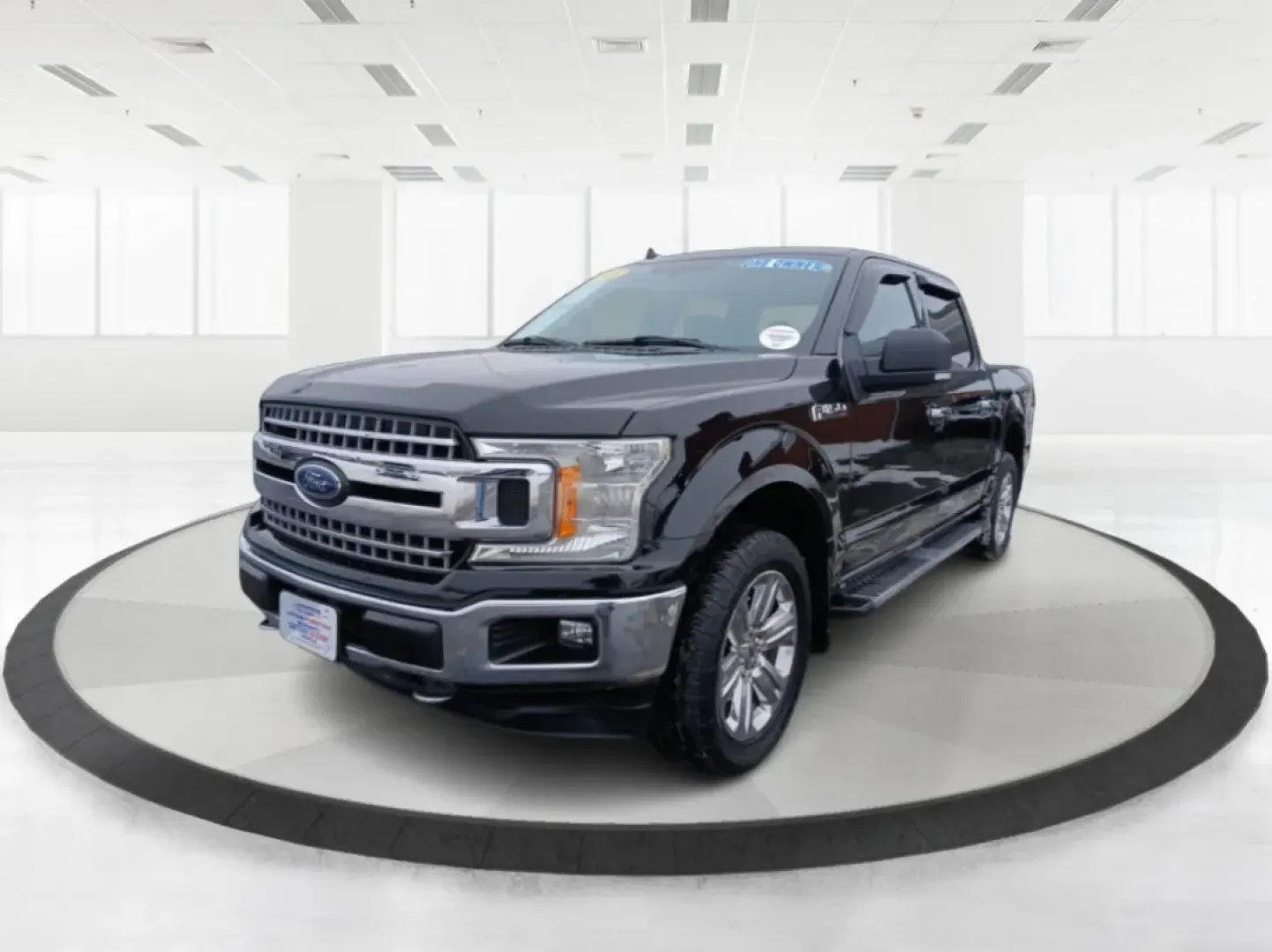 2018 Ford F-150 XLT SuperCrew 5.5-ft. Bed 4WD (1FTEW1E52JF) with an 5.0L V8 OHV 32V engine, 6-Speed Automatic transmission, located at 1230 East Main St, Xenia, OH, 45385, (937) 908-9800, 39.688026, -83.910172 - Are you ready to elevate your daily commute or weekend adventures? Look no further than this striking 2018 Ford F-150 XLT SuperCrew located at Advantage Car and Credit in Fairborn, OH. Whether you're carting the kids to practice, hauling materials for your next DIY project, or exploring the great ou - Photo#8