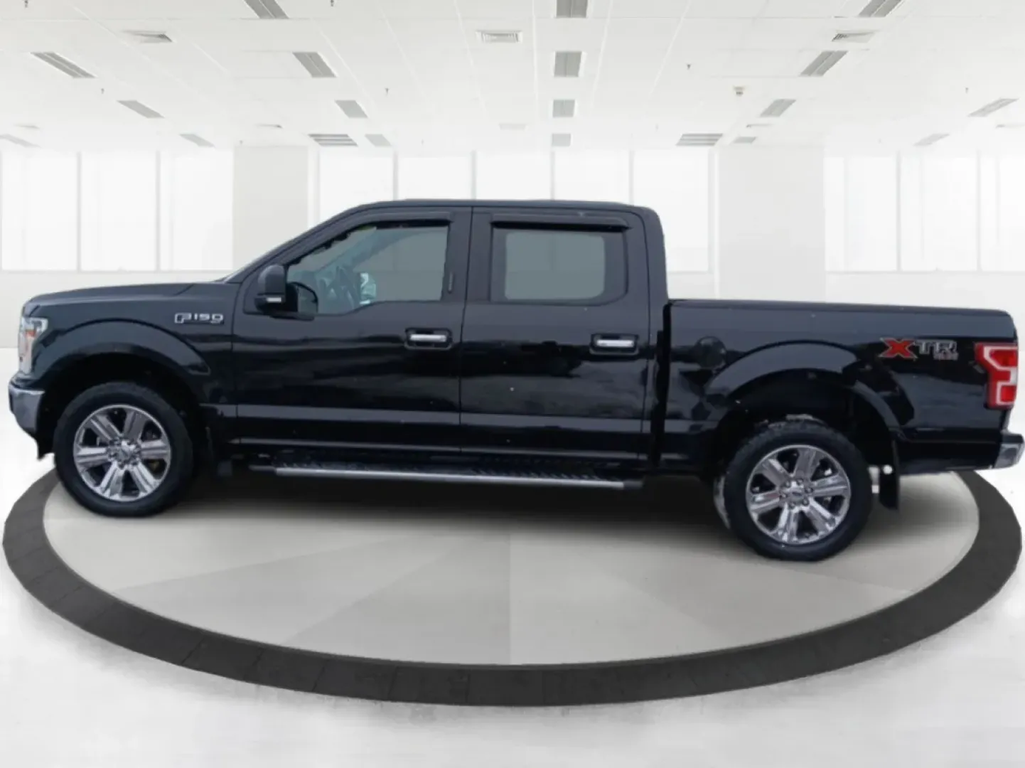 2018 Ford F-150 XLT SuperCrew 5.5-ft. Bed 4WD (1FTEW1E52JF) with an 5.0L V8 OHV 32V engine, 6-Speed Automatic transmission, located at 1099 N County Rd 25A , Troy, OH, 45373, (937) 908-9800, 40.057079, -84.212883 - Are you ready to elevate your daily commute or weekend adventures? Look no further than this striking 2018 Ford F-150 XLT SuperCrew located at Advantage Car and Credit in Fairborn, OH. Whether you're carting the kids to practice, hauling materials for your next DIY project, or exploring the great ou - Photo#5