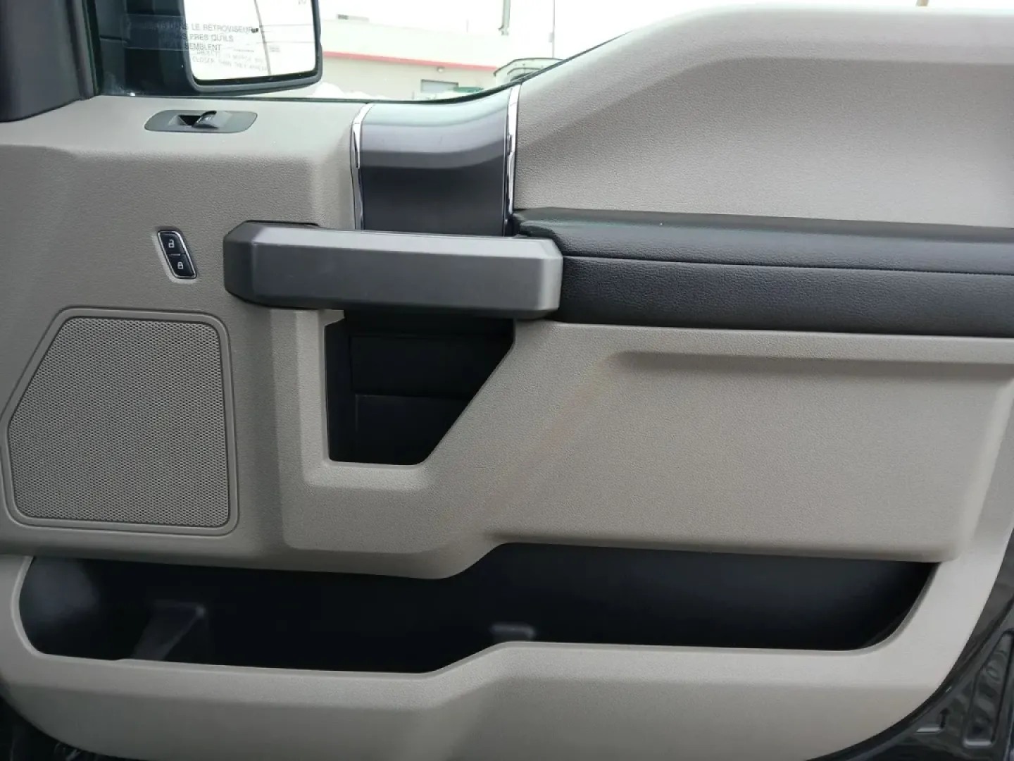 2018 Ford F-150 XLT SuperCrew 5.5-ft. Bed 4WD (1FTEW1E52JF) with an 5.0L V8 OHV 32V engine, 6-Speed Automatic transmission, located at 1099 N County Rd 25A , Troy, OH, 45373, (937) 908-9800, 40.057079, -84.212883 - Are you ready to elevate your daily commute or weekend adventures? Look no further than this striking 2018 Ford F-150 XLT SuperCrew located at Advantage Car and Credit in Fairborn, OH. Whether you're carting the kids to practice, hauling materials for your next DIY project, or exploring the great ou - Photo#19