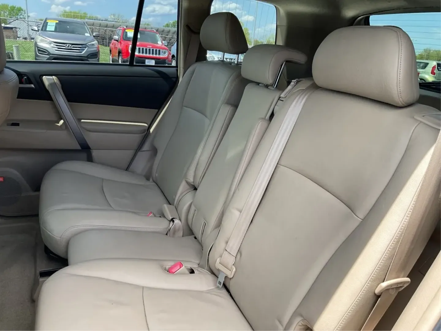2008 Toyota Highlander Sport (JTEES43A082) with an 3.5L V-6 DOHC engine, located at 1184 Kauffman Ave, Fairborn, OH, 45324, (937) 908-9800, 39.807072, -84.030914 - ### Discover Your Next Adventure with the 2008 Toyota Highlander Sport<br /> <br /> Are you ready to elevate your family outings or weekend getaways? The 2008 Toyota Highlander Sport is the perfect companion for those who seek both comfort and capability. This SUV is designed to accommodate growing - Photo#10