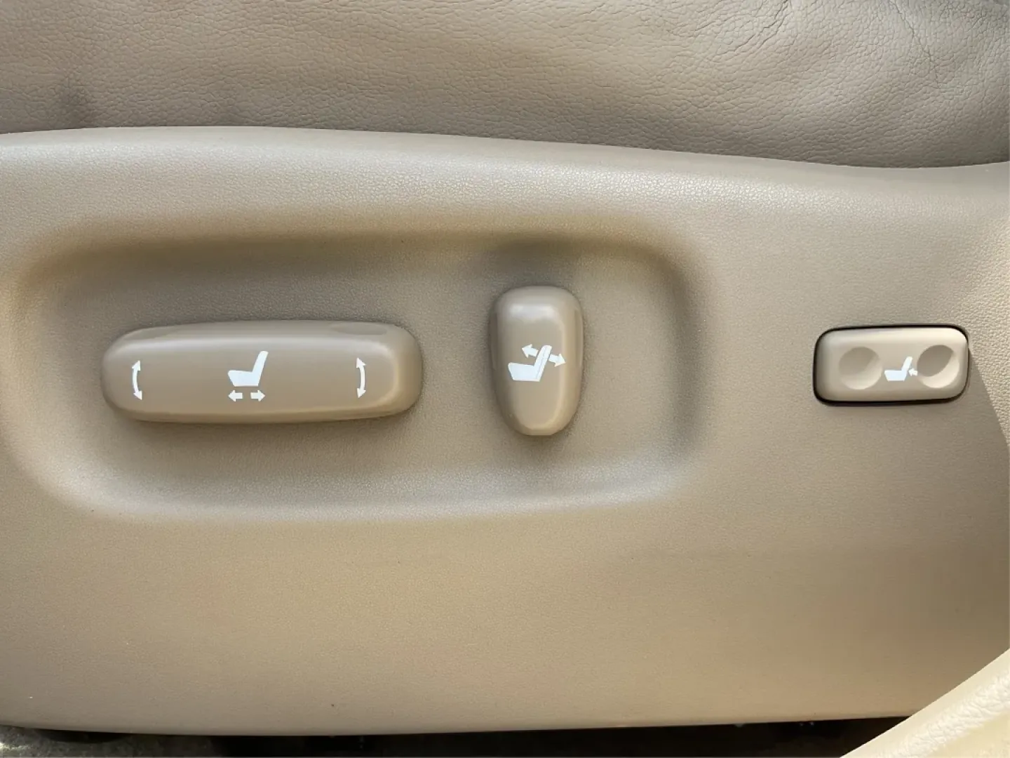 2008 Toyota Highlander Sport (JTEES43A082) with an 3.5L V-6 DOHC engine, located at 1184 Kauffman Ave, Fairborn, OH, 45324, (937) 908-9800, 39.807072, -84.030914 - ### Discover Your Next Adventure with the 2008 Toyota Highlander Sport<br /> <br /> Are you ready to elevate your family outings or weekend getaways? The 2008 Toyota Highlander Sport is the perfect companion for those who seek both comfort and capability. This SUV is designed to accommodate growing - Photo#16