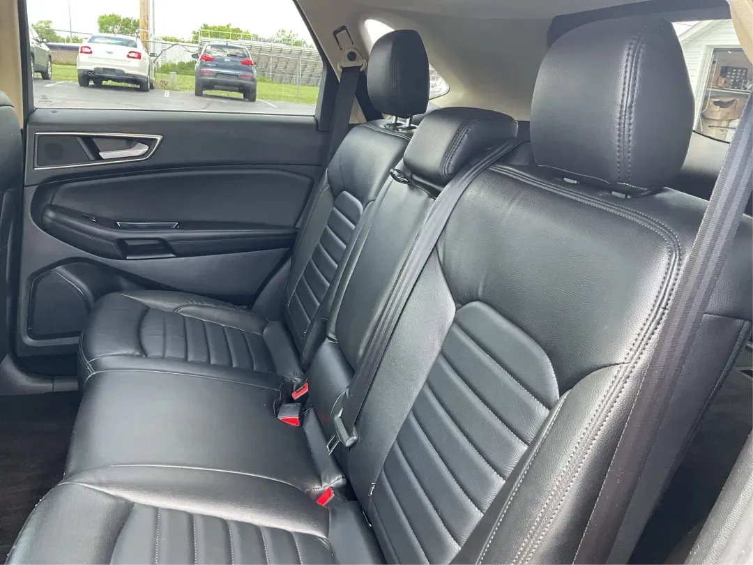 2016 Ford Edge SEL (2FMPK3J91GB) with an 3.5L V-6 DOHC engine, located at 4508 South Dixie Dr, Moraine, OH, 45439, (937) 908-9800, 39.689976, -84.218452 - 2016 Ford Edge SEL - Photo#10