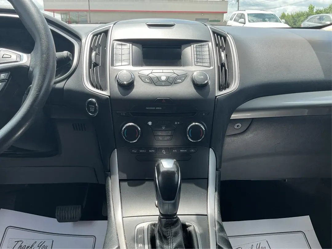 2016 Ford Edge SEL (2FMPK3J91GB) with an 3.5L V-6 DOHC engine, located at 4508 South Dixie Dr, Moraine, OH, 45439, (937) 908-9800, 39.689976, -84.218452 - 2016 Ford Edge SEL - Photo#13